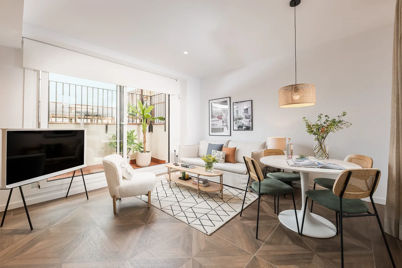 Contemporary 57m2 Barcelona Flat With Dedicated Home Office For Remote Work Efficiency #2