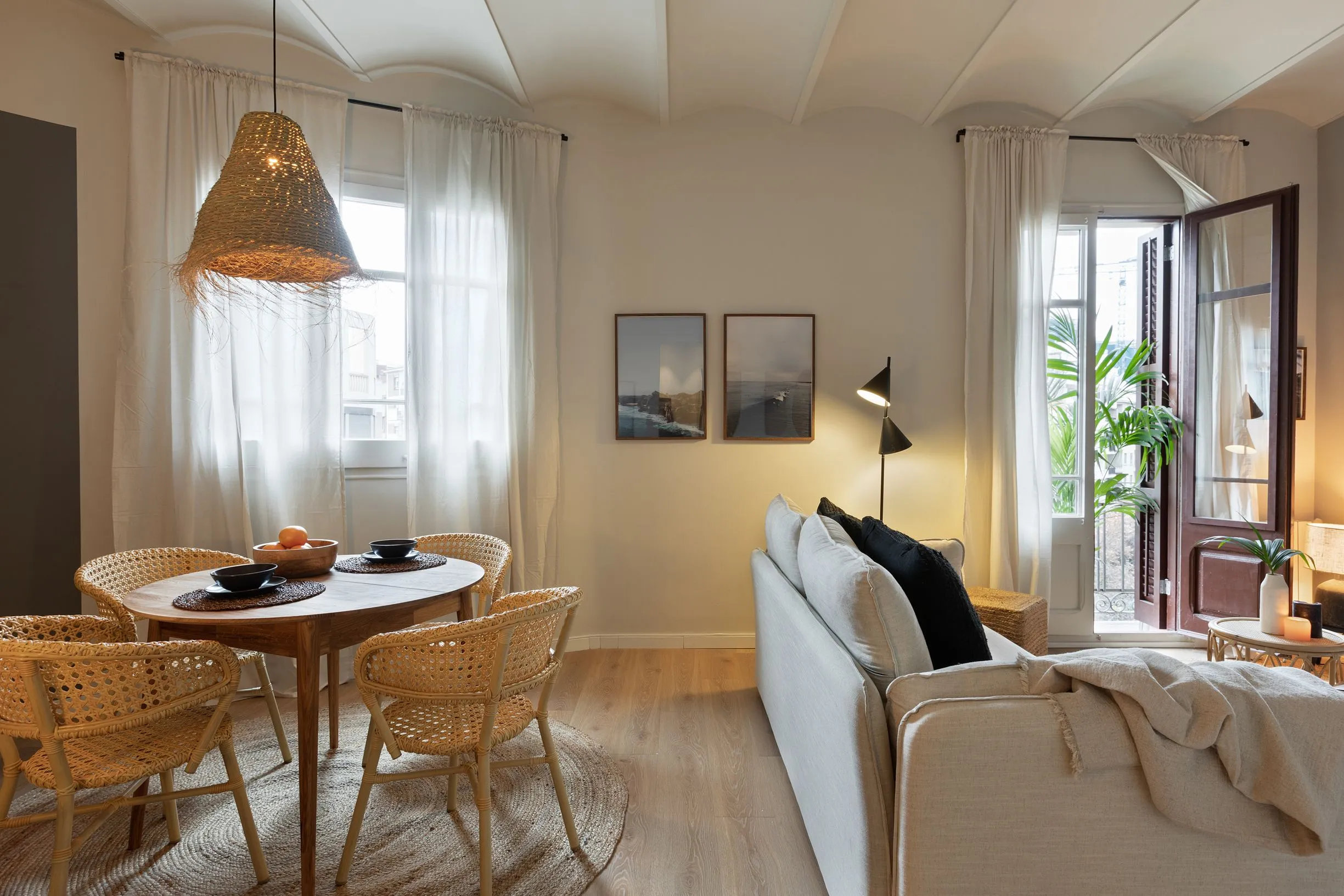 Impressive Barcelona Flat With Gigabit Internet & Premium Workstation Setup #2