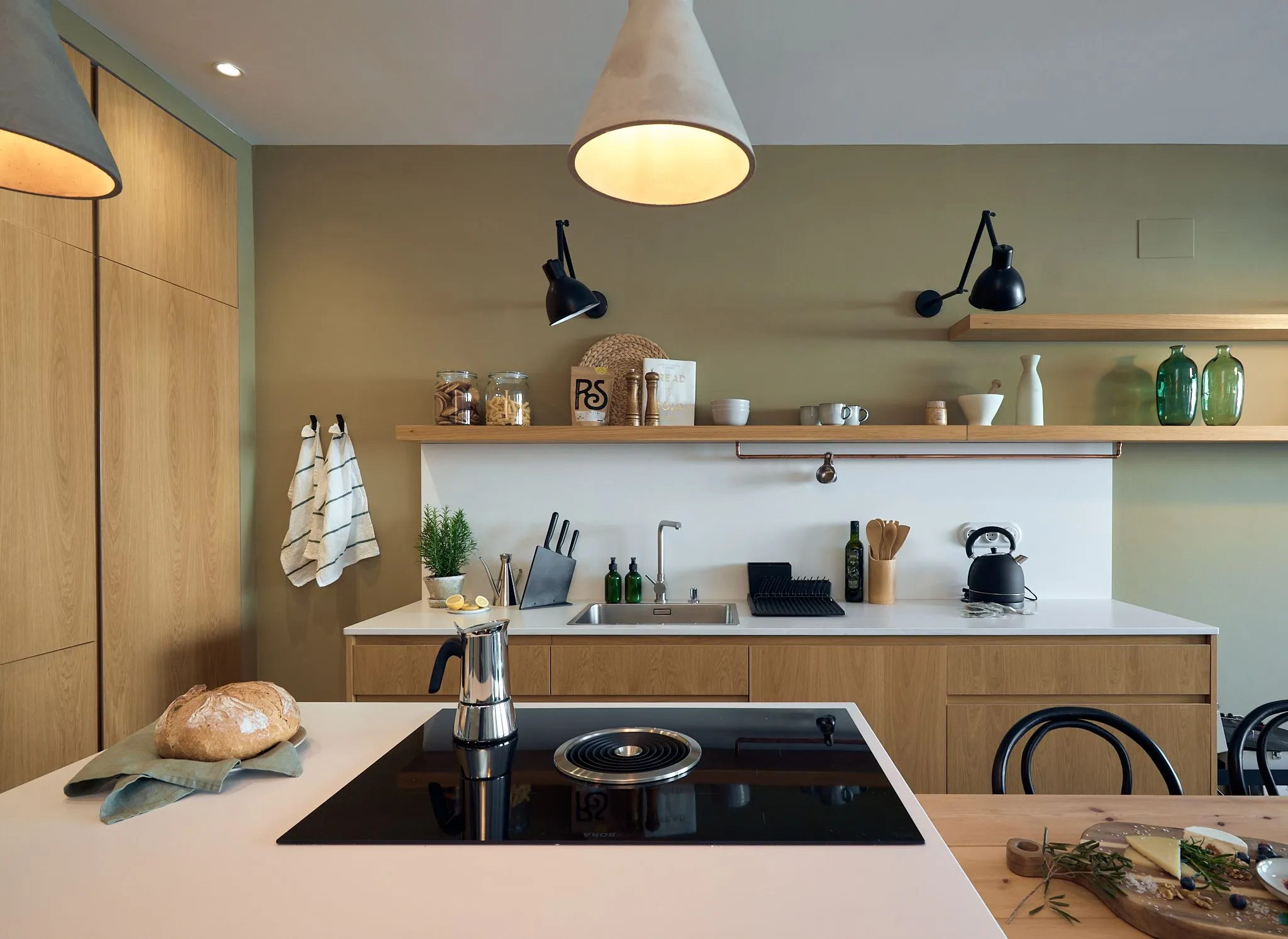 Luxurious 85m2 Barcelona Flat With High-speed Fiber & Professional Home Office Setup #4