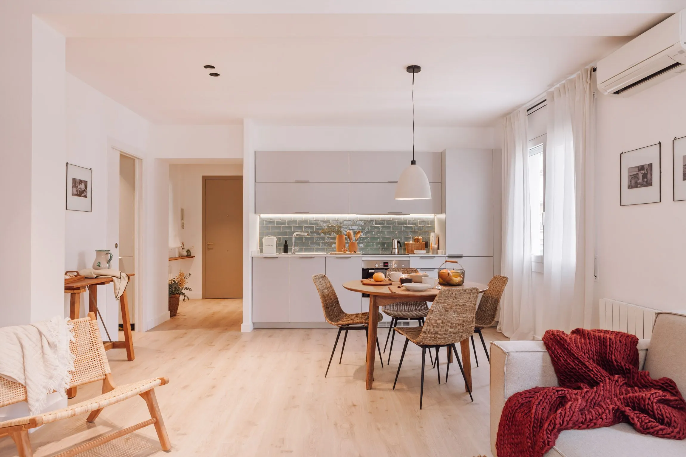 Impressive 70m2 Barcelona Flat With Gigabit Internet And Pro Workstation Setup #3