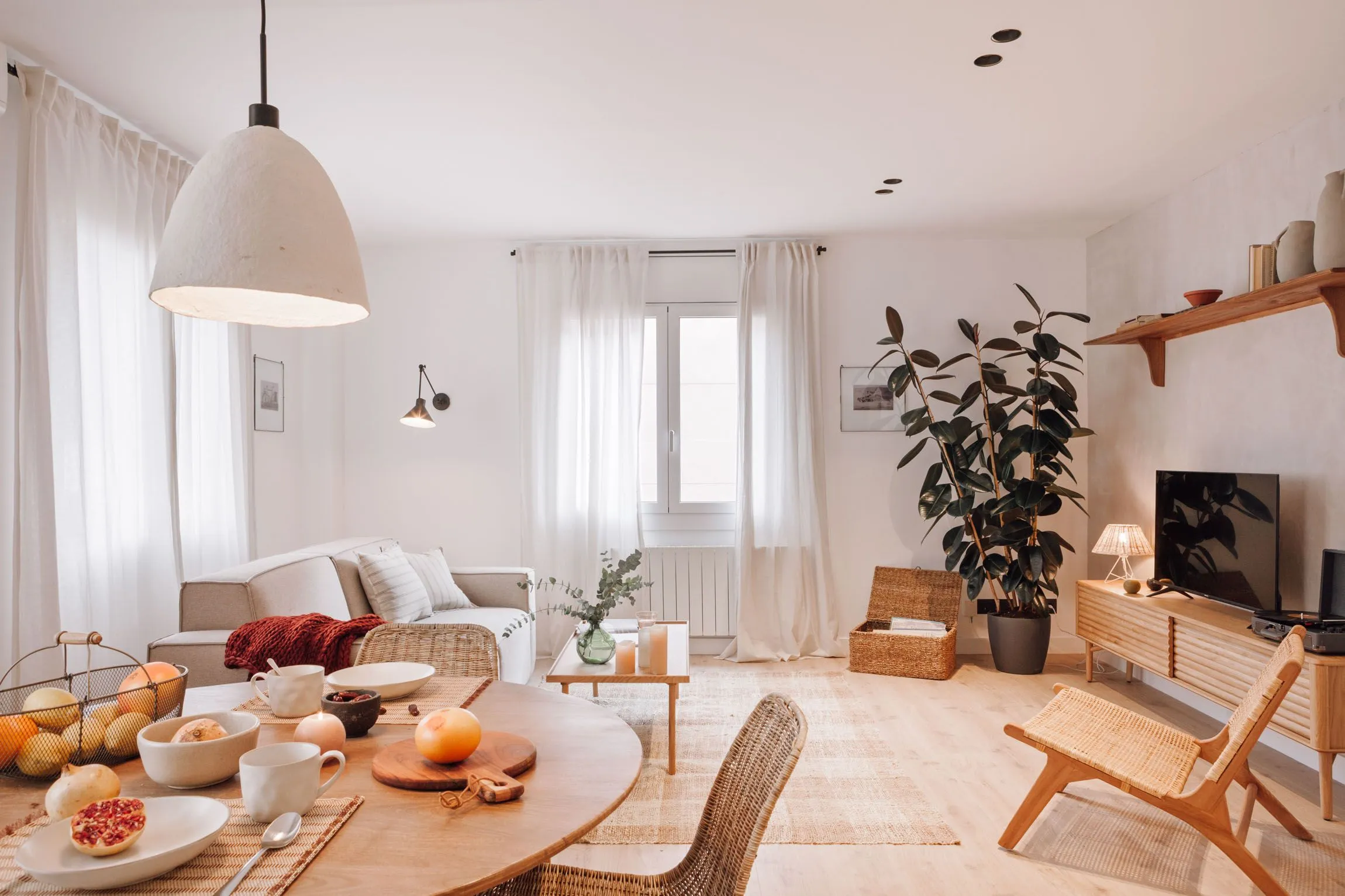 Impressive 70m2 Barcelona Flat With Gigabit Internet And Pro Workstation Setup #2