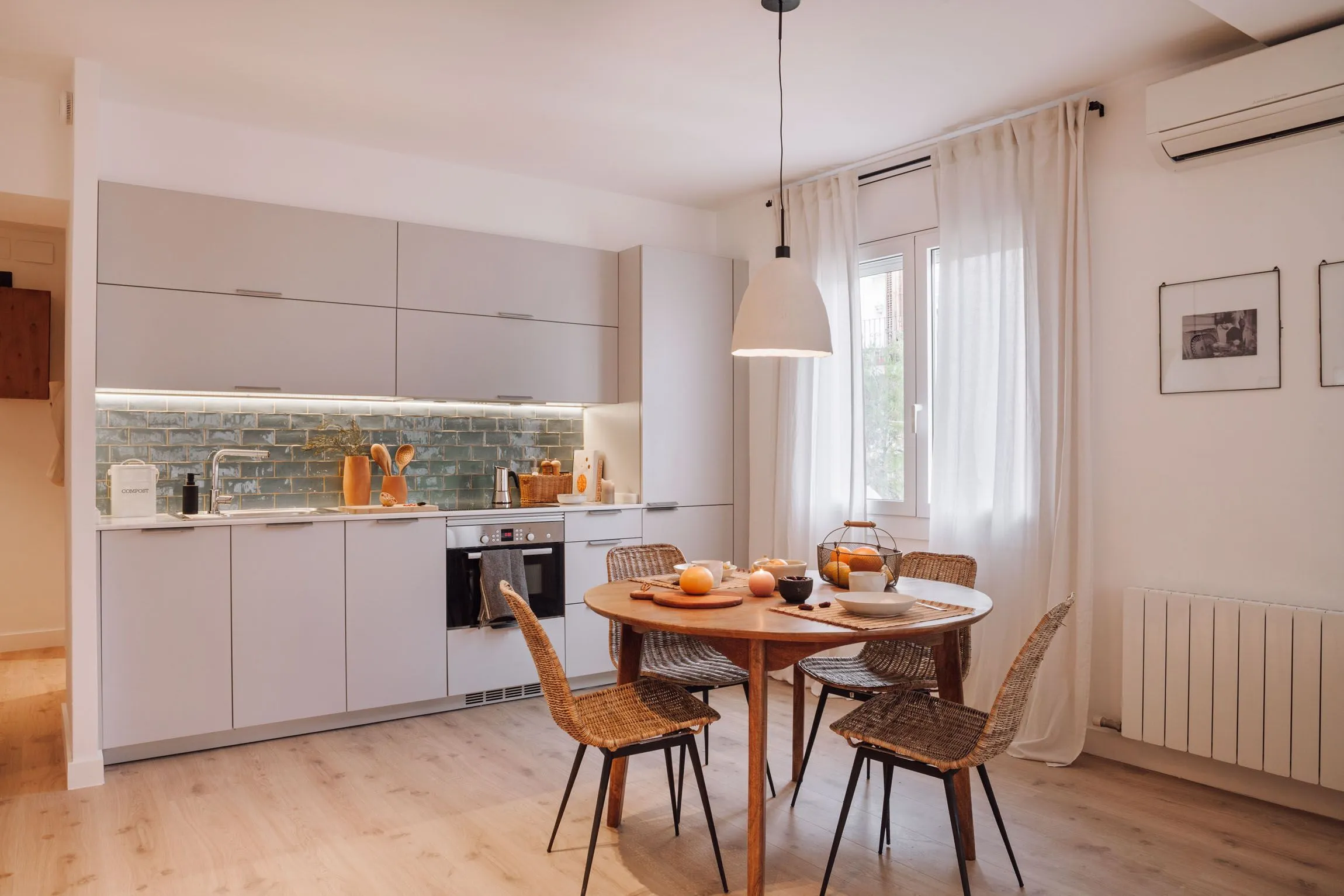 Impressive 70m2 Barcelona Flat With Gigabit Internet And Pro Workstation Setup #4