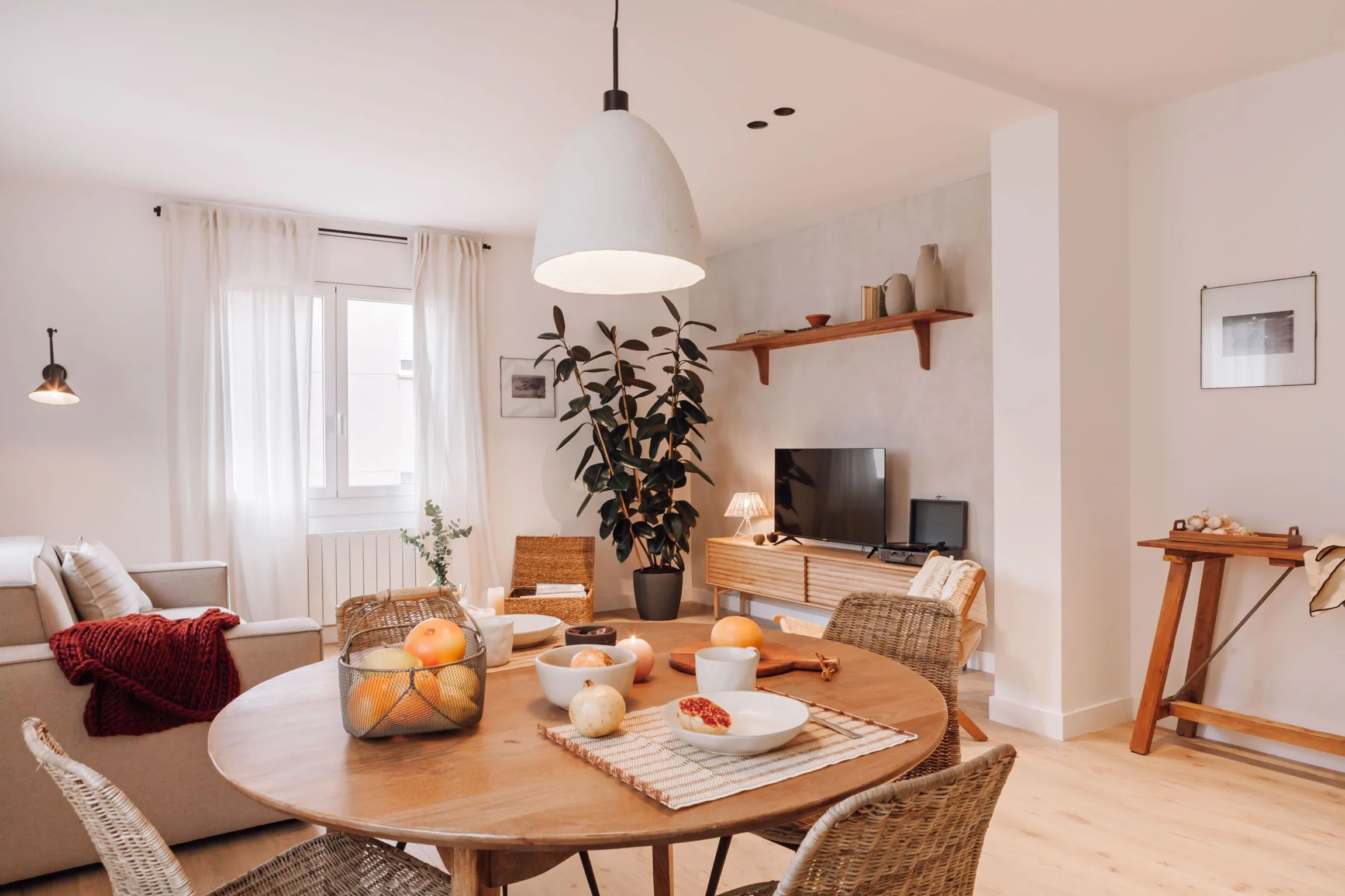 Impressive 70m2 Barcelona Flat With Gigabit Internet And Pro Workstation Setup #5