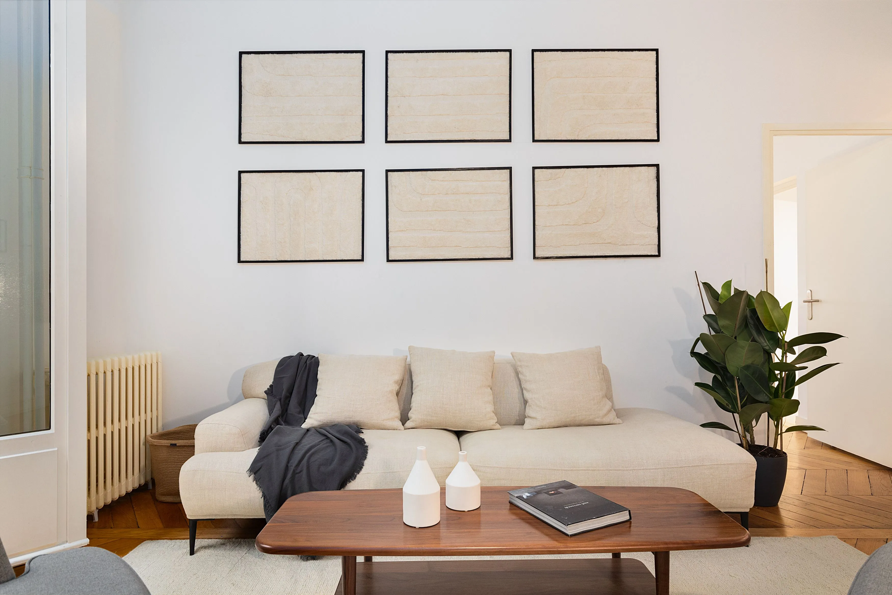 Elegant Paris Flat With Gigabit Internet, Dual Monitors & Pro Workspace Setup #3