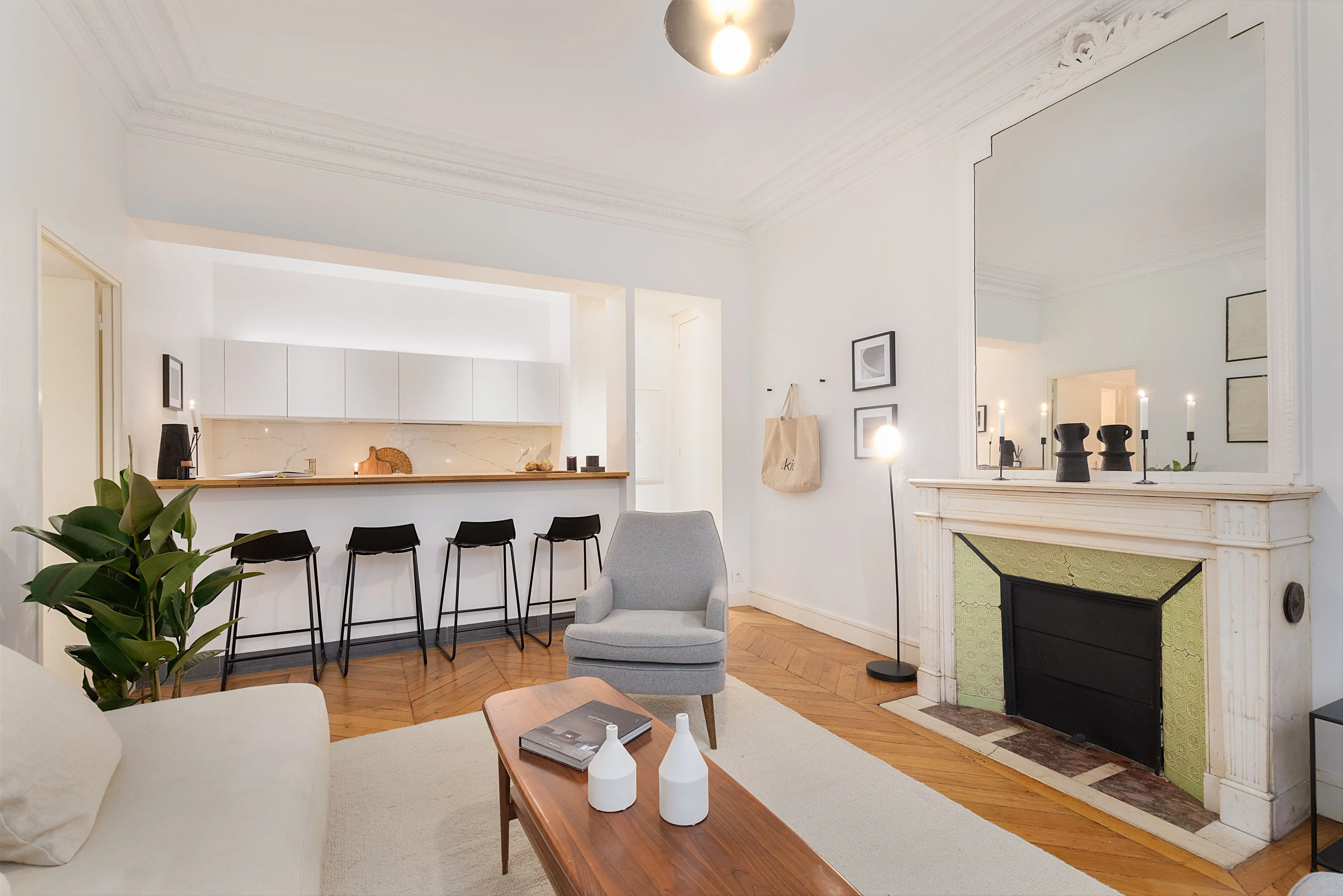 Elegant Paris Flat With Gigabit Internet, Dual Monitors & Pro Workspace Setup #5