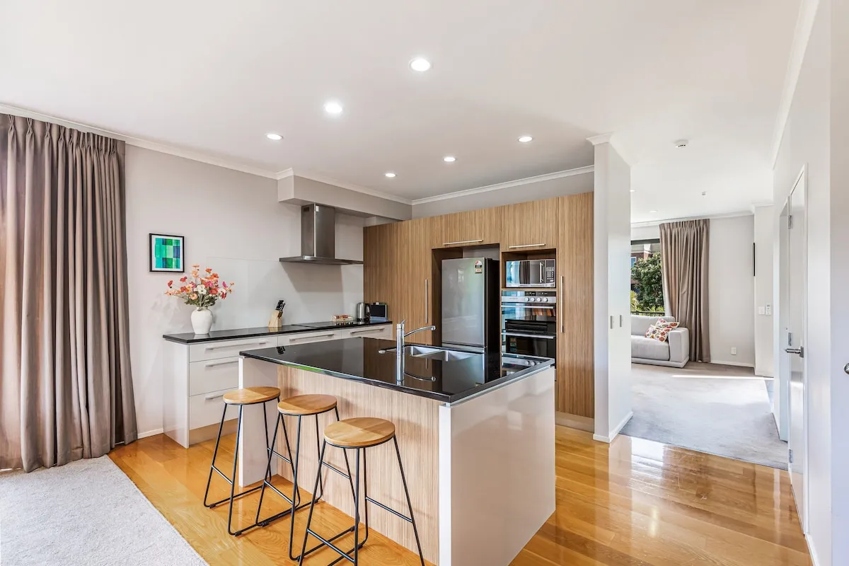 Auckland Contemporary Flat: Cozy 4br Luxury & Built-in Home Office With Mt Wellington View #2
