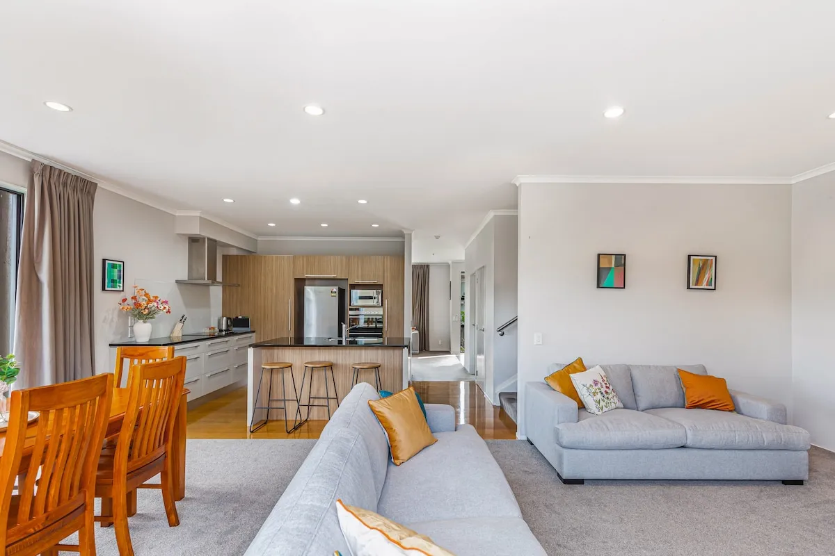 Auckland Contemporary Flat: Cozy 4br Luxury & Built-in Home Office With Mt Wellington View #4