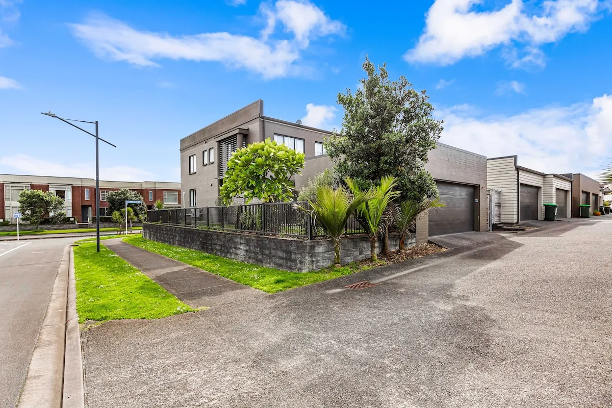 Auckland Contemporary Flat: Cozy 4br Luxury & Built-in Home Office With Mt Wellington View #5