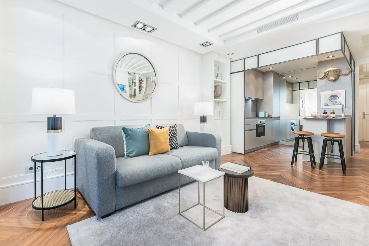 Comfortable Madrid Flat With Dedicated Home Office And Bright Living Space #3
