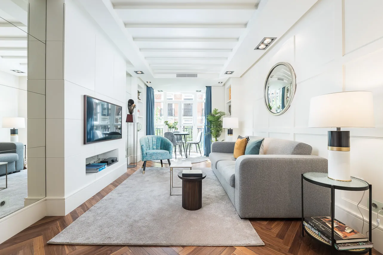 Comfortable Madrid Flat With Dedicated Home Office And Bright Living Space #2