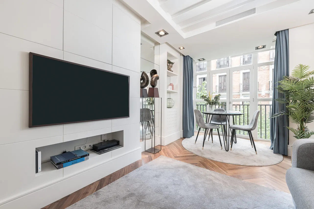 Comfortable Madrid Flat With Dedicated Home Office And Bright Living Space #4