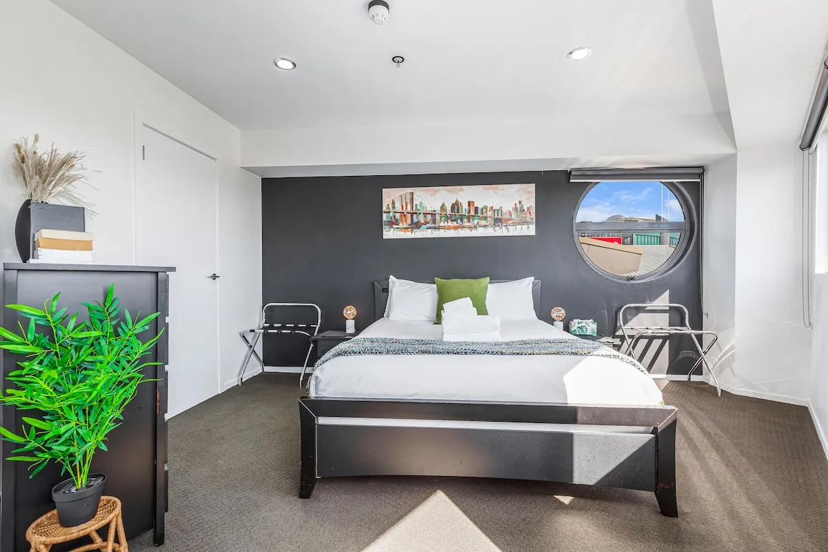 Auckland Chic Executive Flat - Efficient 1br, Built-in Home Office & Pool Access #3
