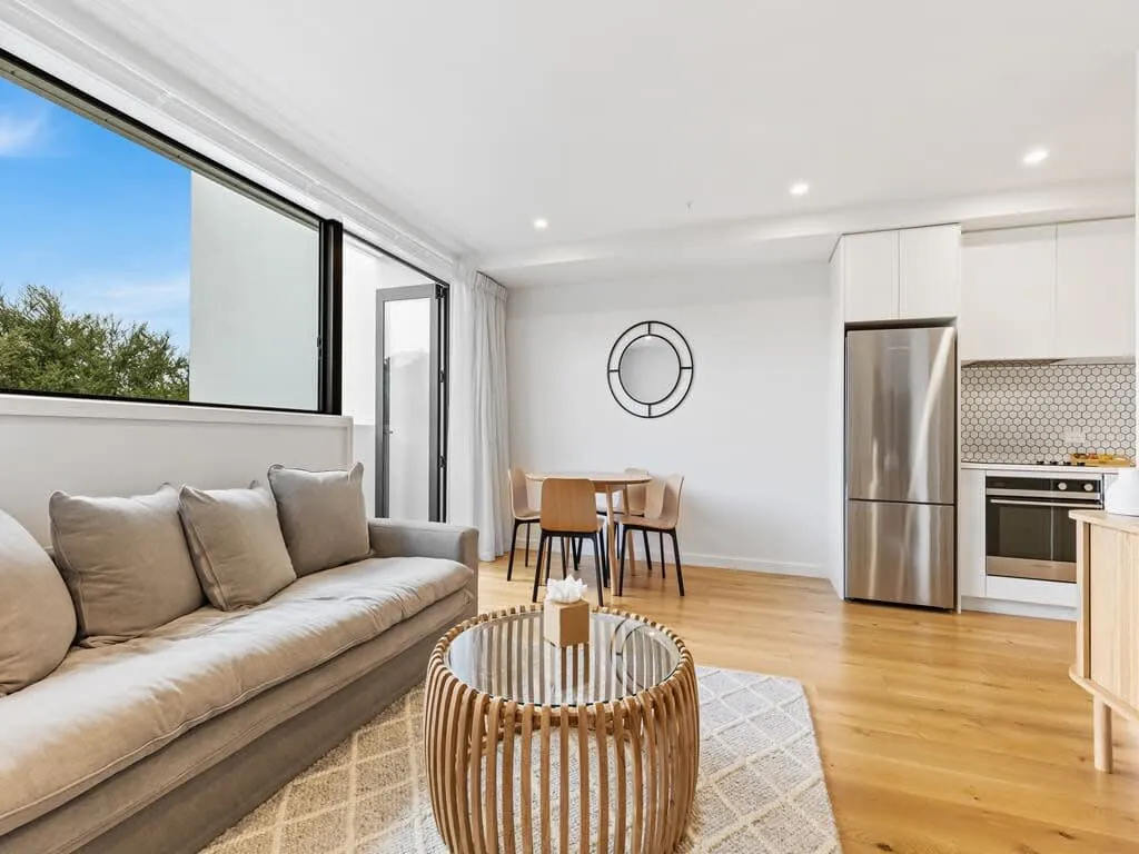 Curated 2-br Auckland City Flat - Efficient Layout, Dedicated Wfh Nook & Parking #5