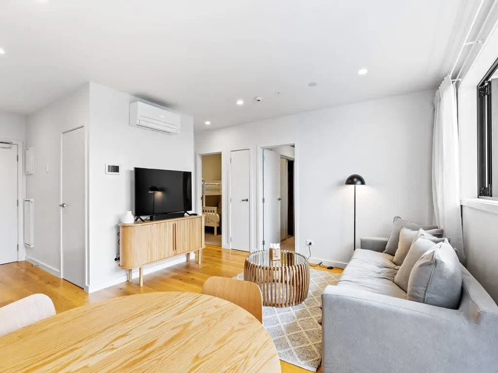 Curated 2-br Auckland City Flat - Efficient Layout, Dedicated Wfh Nook & Parking #3