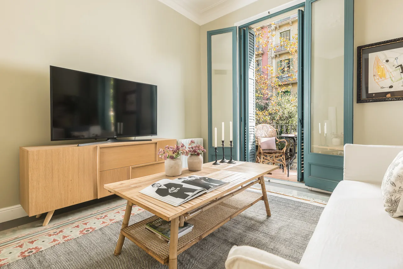 Generous Barcelona Flat With City Views And Dedicated Home Office For Remote Work #4