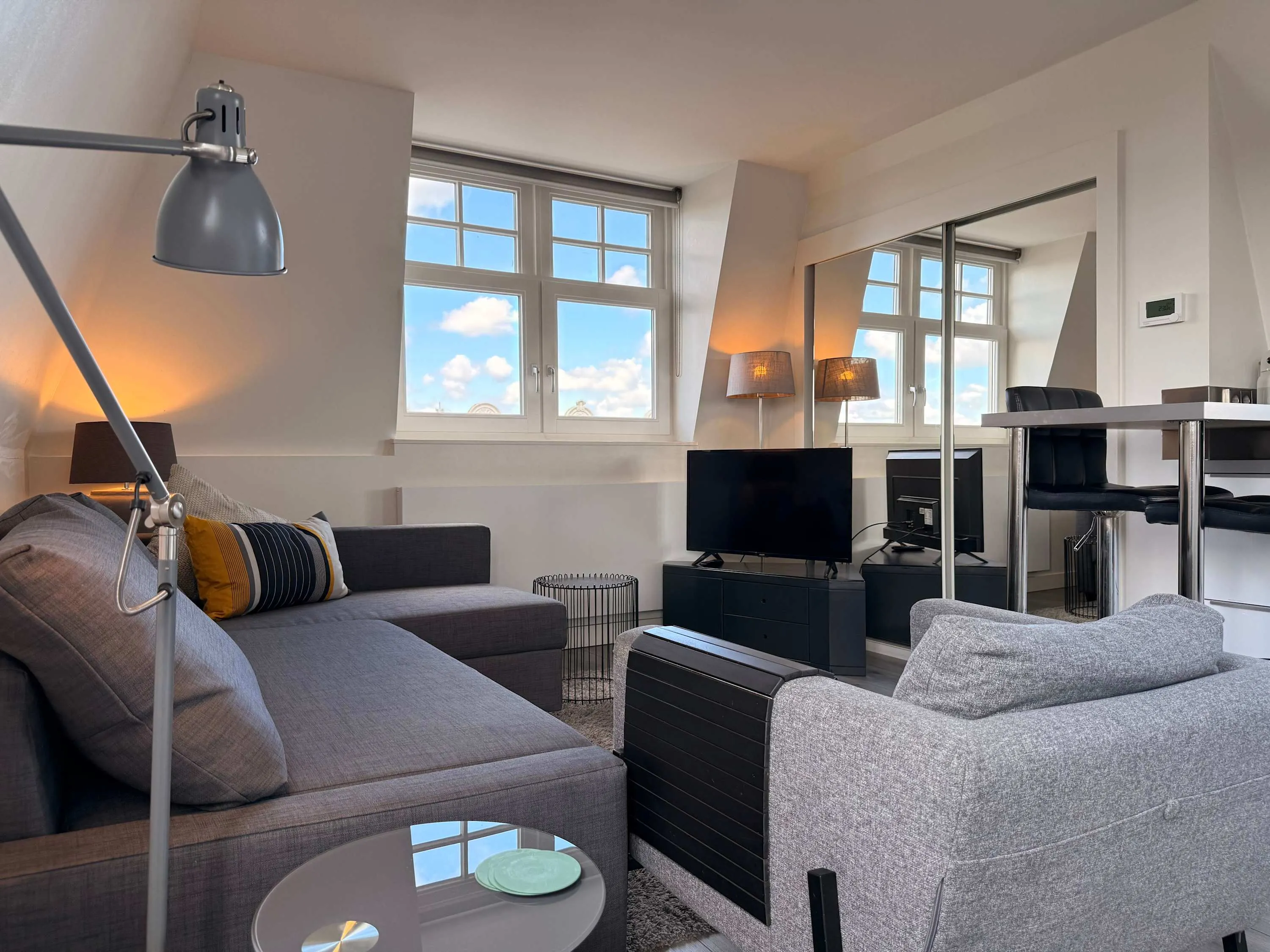 1-Bedroom Corporate Apartment With Canal View, Amsterdam