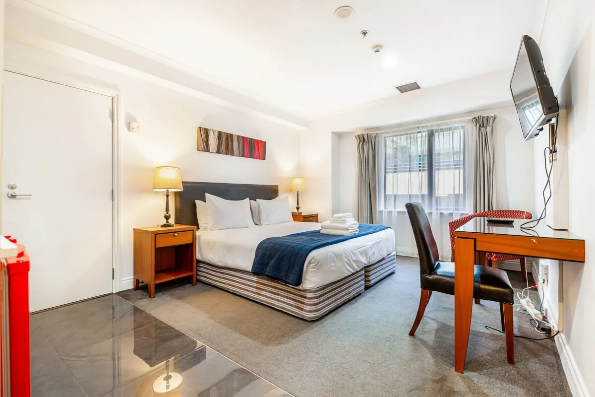 Sleek Charming Studio On Queen St, Auckland - Work-from-home Setup & Fast Wifi #2