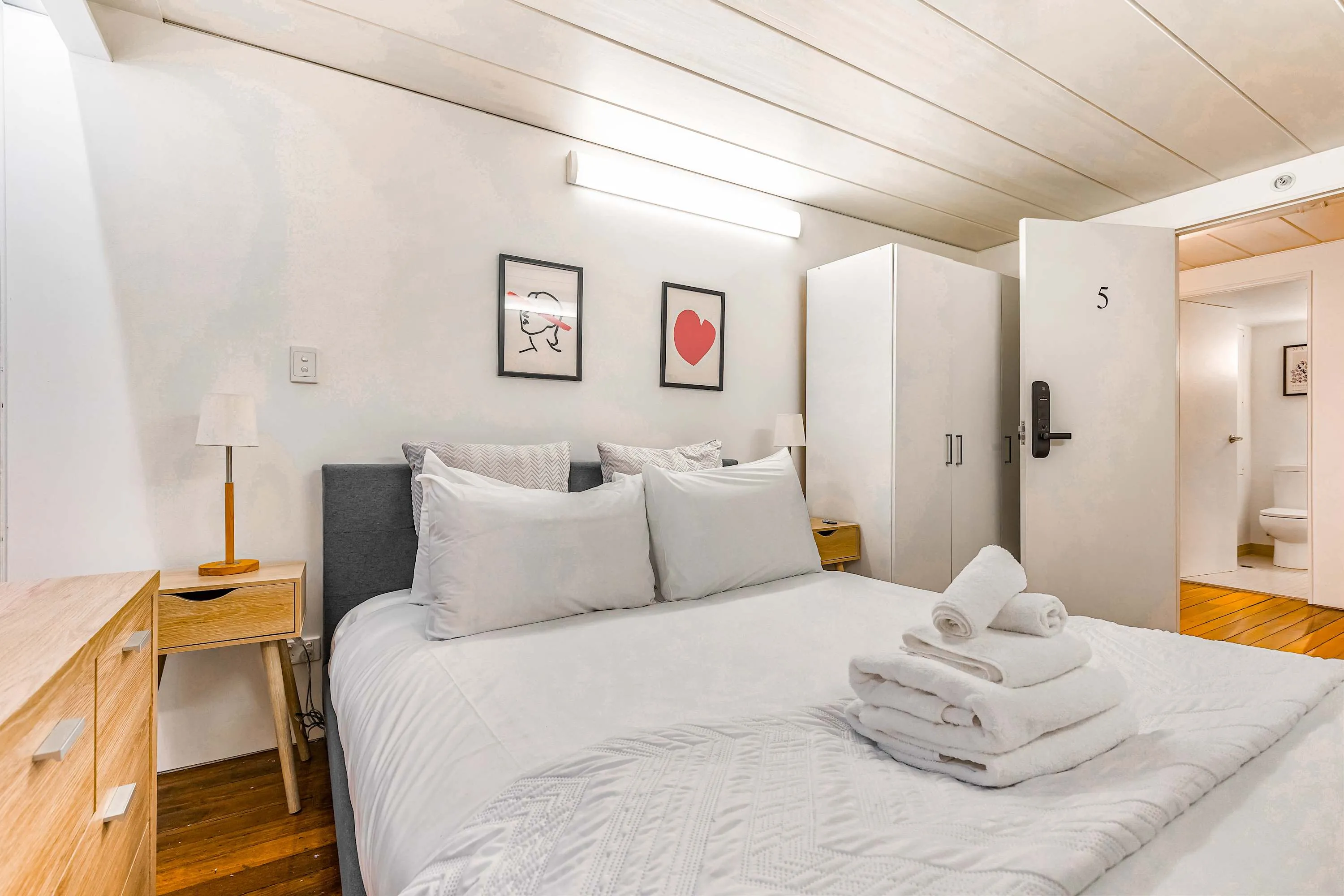 Cozy Professional 1br Flat In K-road Auckland - Dedicated Home Office & Fast Wifi