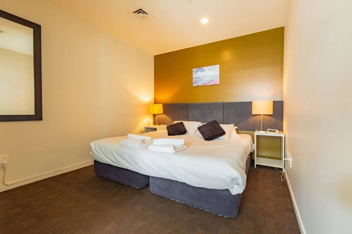 Chic Intimate 2-br Flat In Auckland Cbd - Dedicated Home Office & Fast Wifi