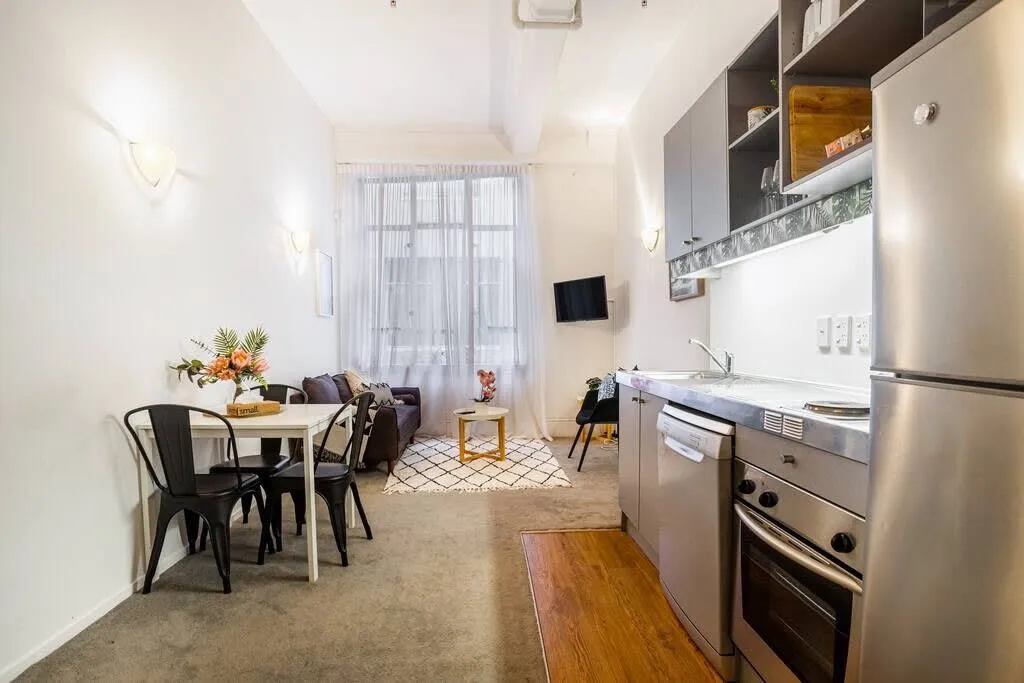 Impressive Compact 1-br Flat On Queen St - Digital-nomad Ready Home Office, Auckland #3