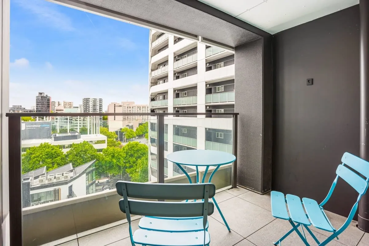 Chic 2br Auckland Flat With Built-in Home Office, Balcony, Pool & Gym #4