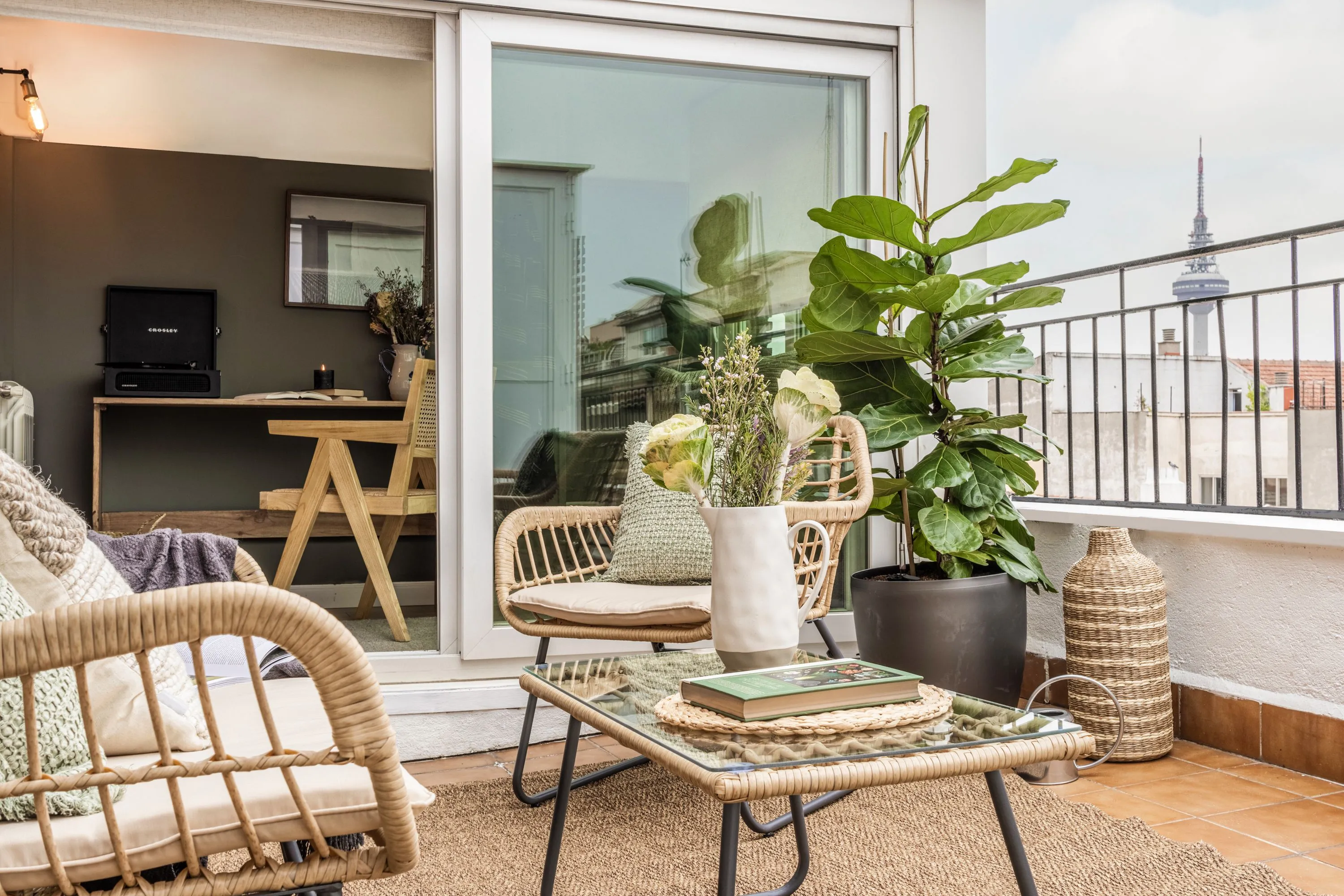 Spacious Madrid Flat With Pro-grade Home Office & Modern Amenities For Digital Nomads #3