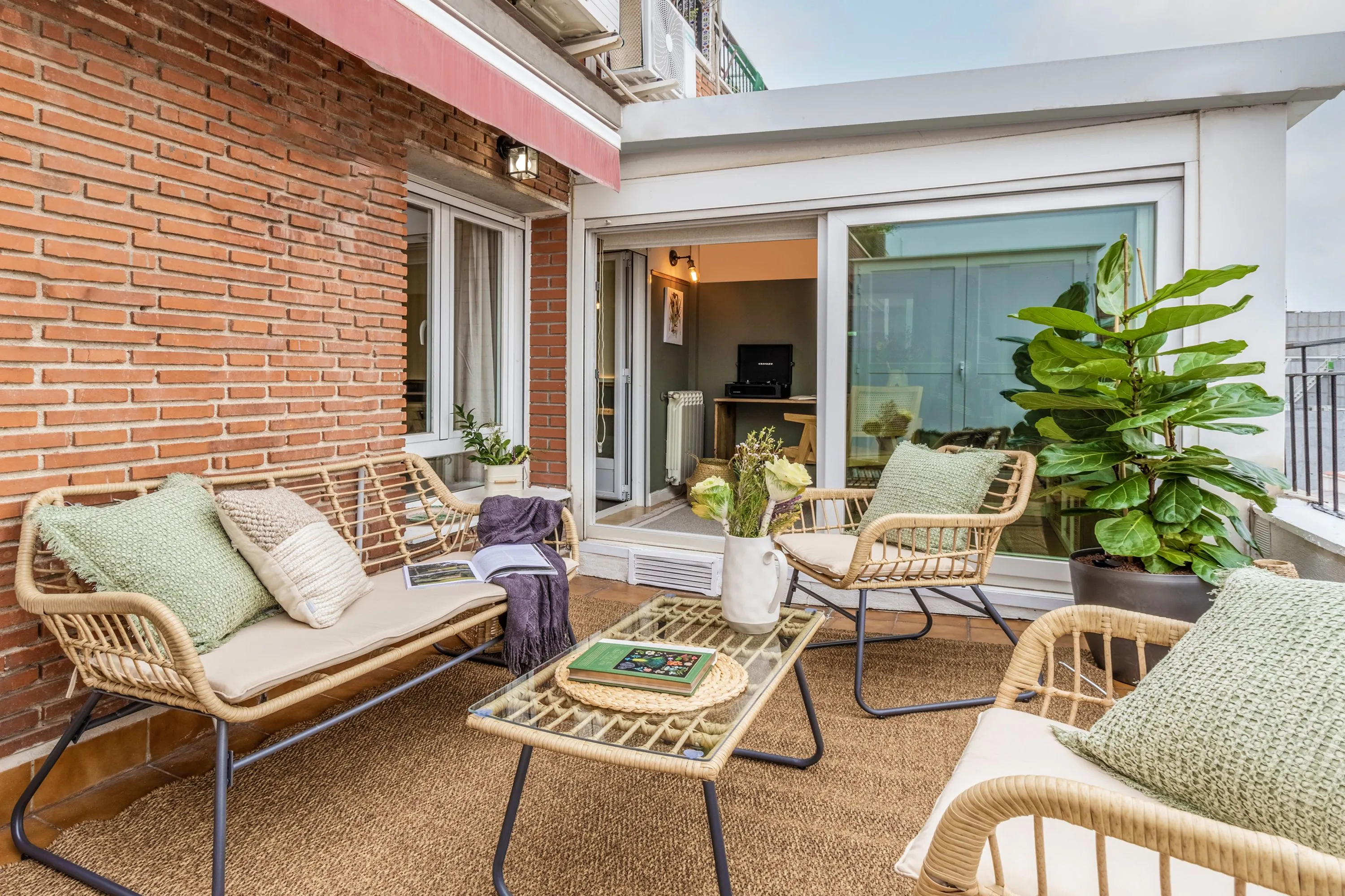 Spacious Madrid Flat With Pro-grade Home Office & Modern Amenities For Digital Nomads #2