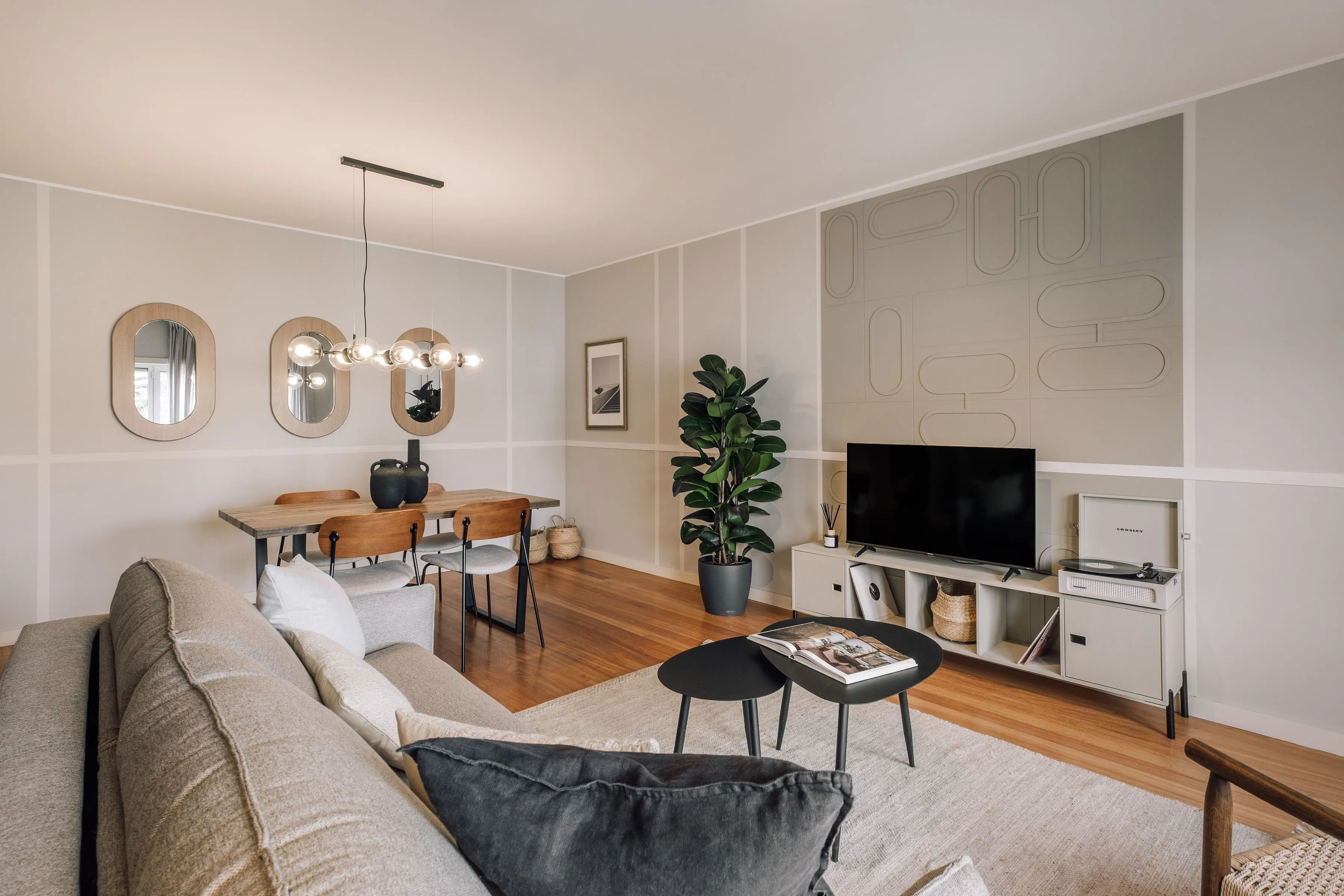 Trendy Lisbon Flat With Ultra-fast Wifi & Dual Monitors For Remote Work Success #2