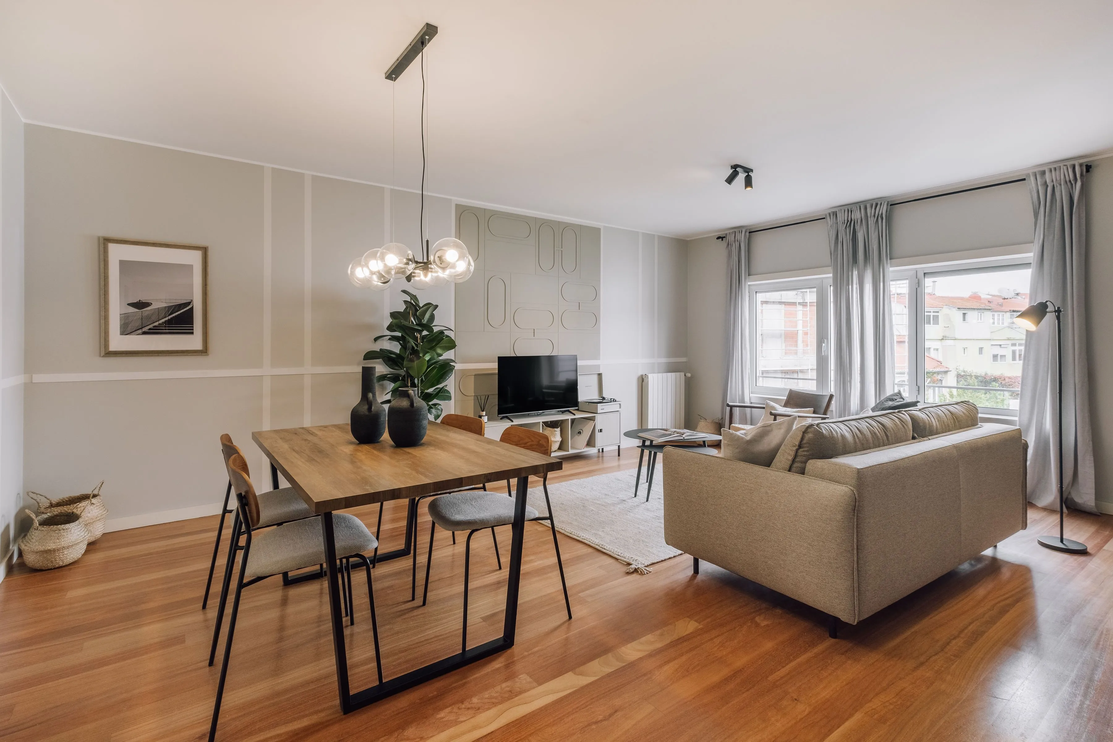 Trendy Lisbon Flat With Ultra-fast Wifi & Dual Monitors For Remote Work Success #5