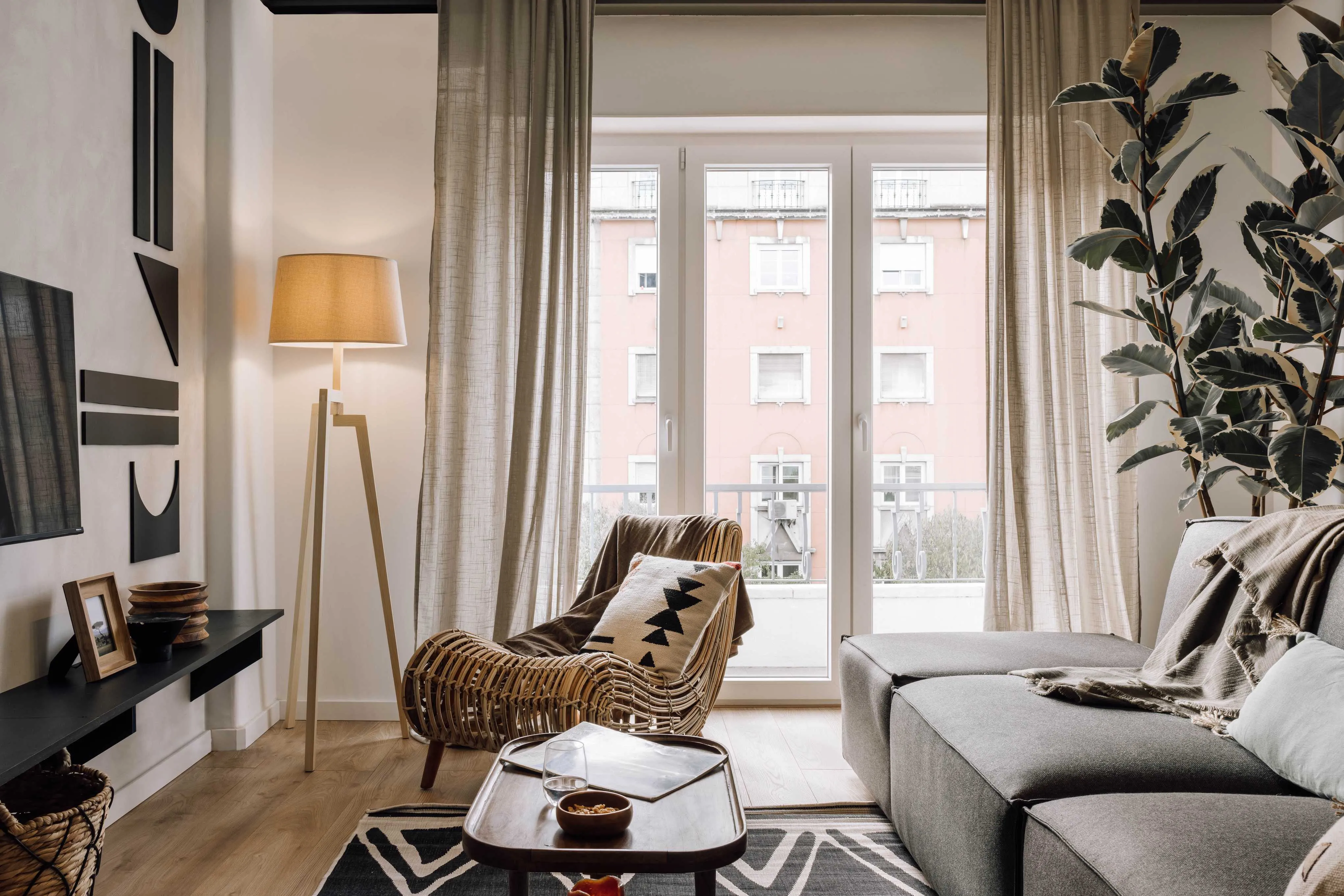 Trendsetting Sky Flat With High-speed Fiber & Professional Home Office In Lisbon #3