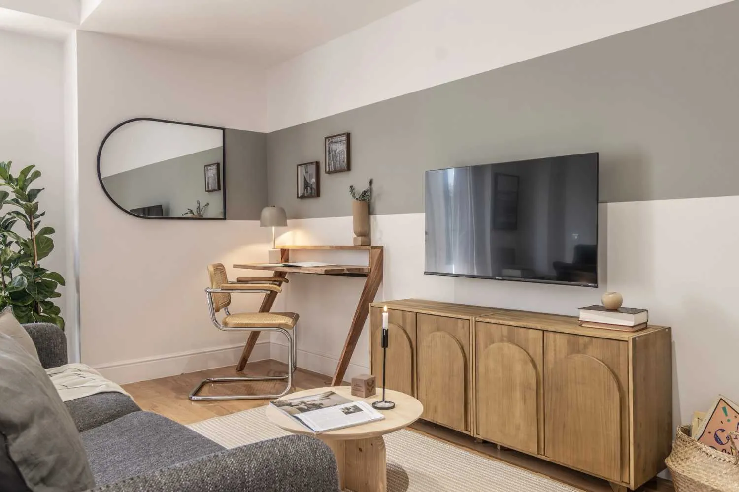 Elegant Madrid Flat With High-speed Fiber & Pro Workspace For Remote Professionals #5