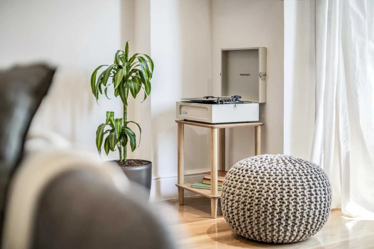 Elegant Madrid Flat With High-speed Fiber & Pro Workspace For Remote Professionals #4