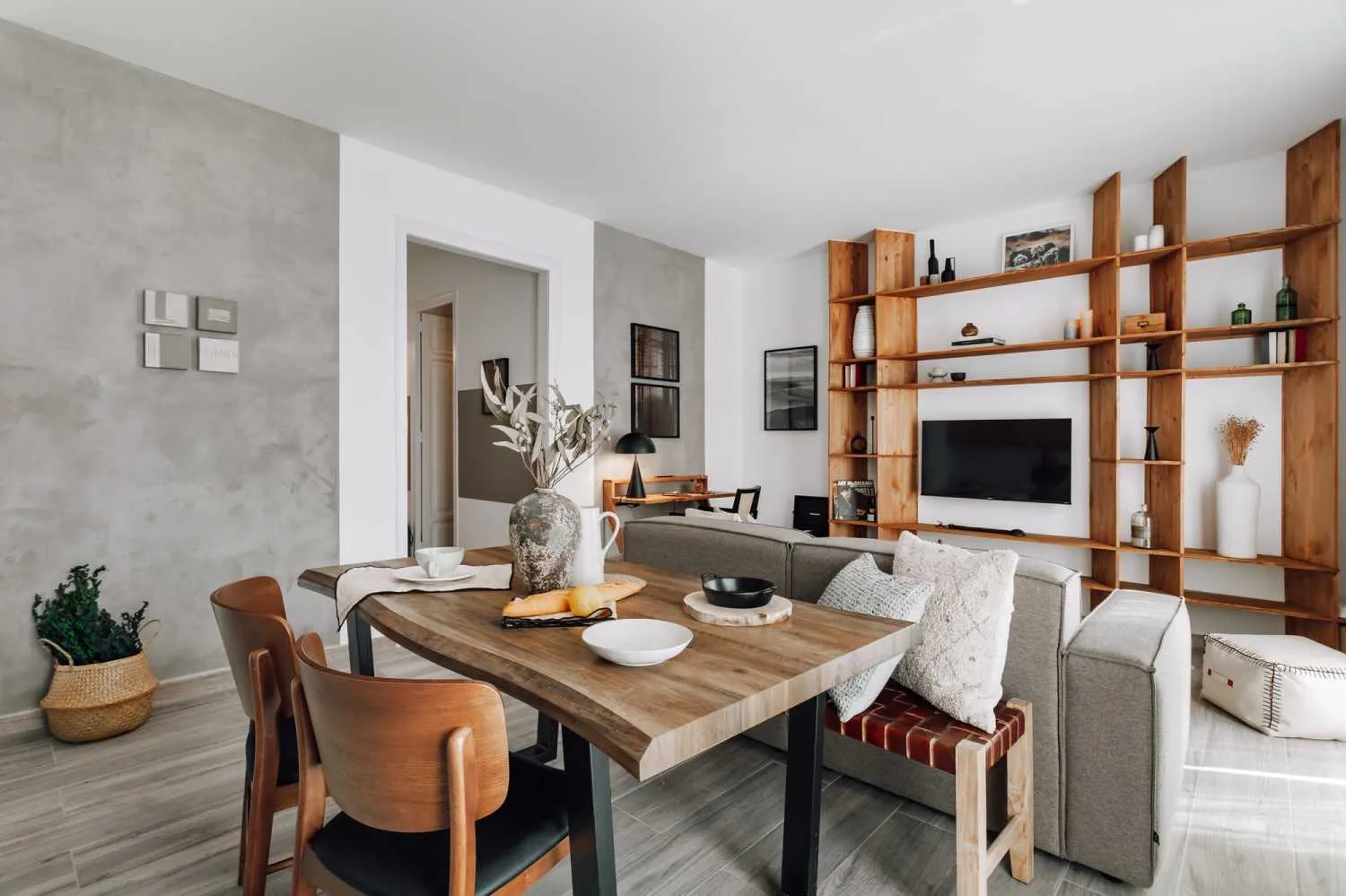 Luxurious 2-bed Flat With Pro Workstation & Streaming Setup In Barcelona Center #2