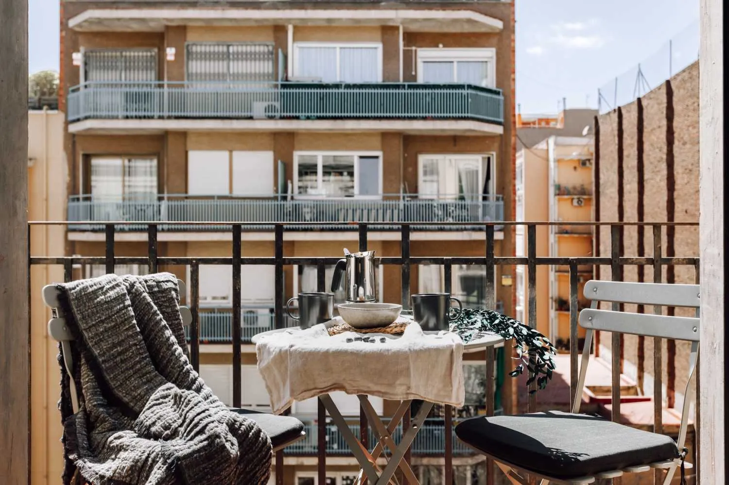 Luxurious 2-bed Flat With Pro Workstation & Streaming Setup In Barcelona Center #5