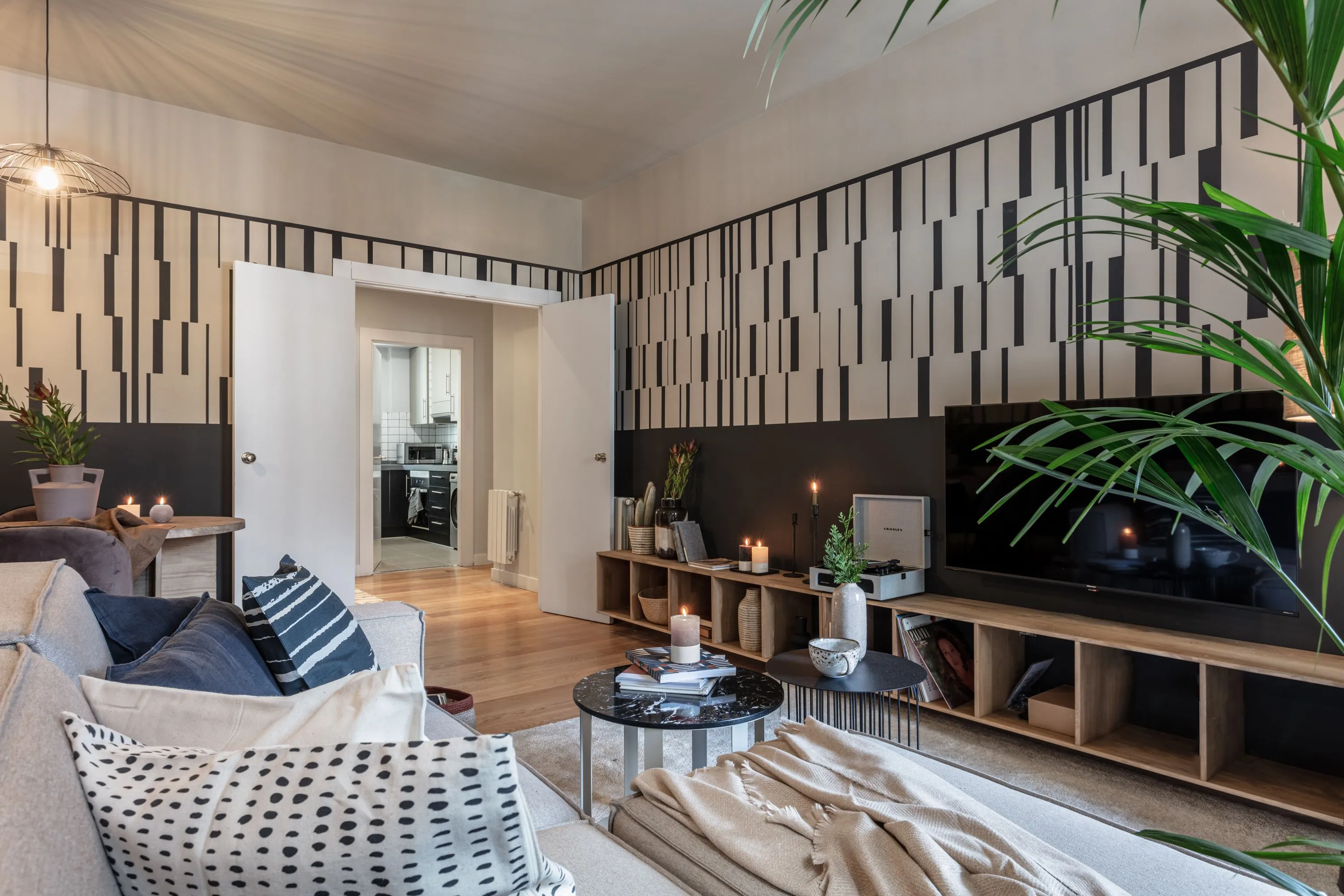 Spacious Madrid Executive Flat With Pro Home Office & Gigabit Internet #5