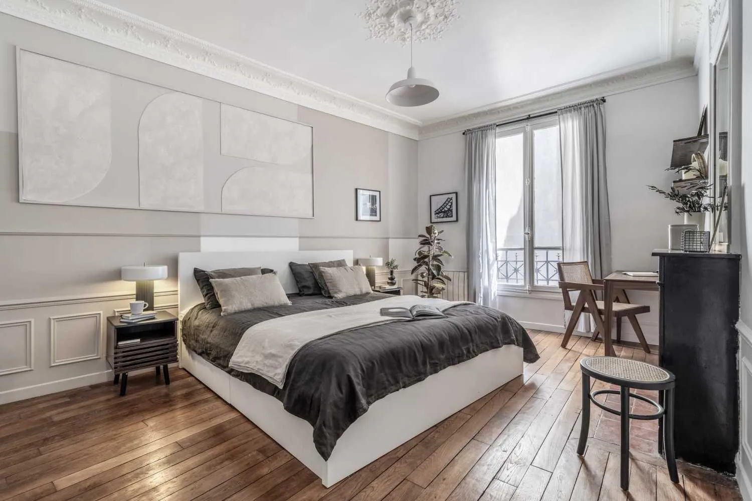 Spacious Parisian Flat With High-speed Fiber & Pro Workspace For Remote Work Success #3