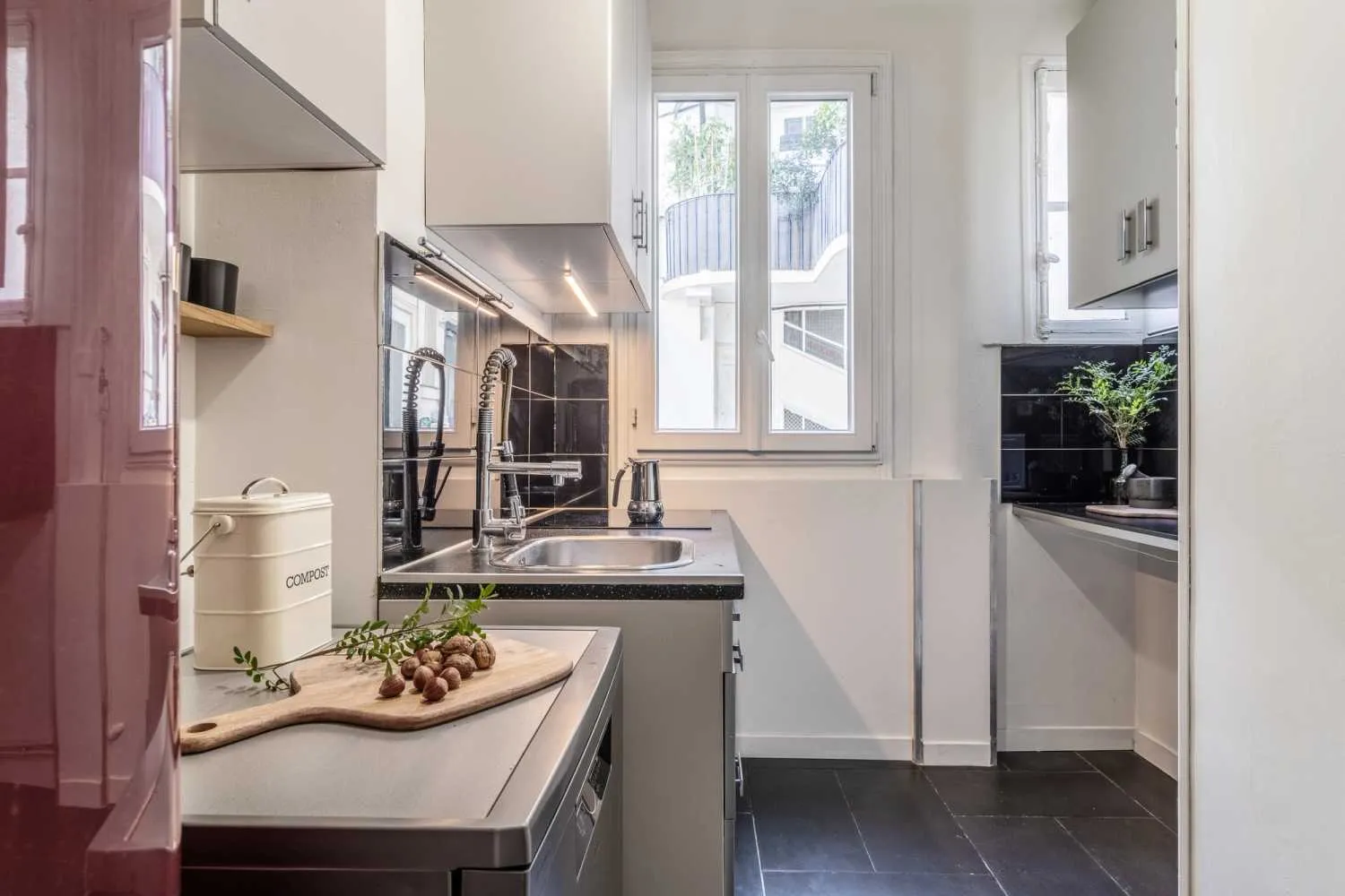 Spacious Parisian Flat With High-speed Fiber & Pro Workspace For Remote Work Success #4