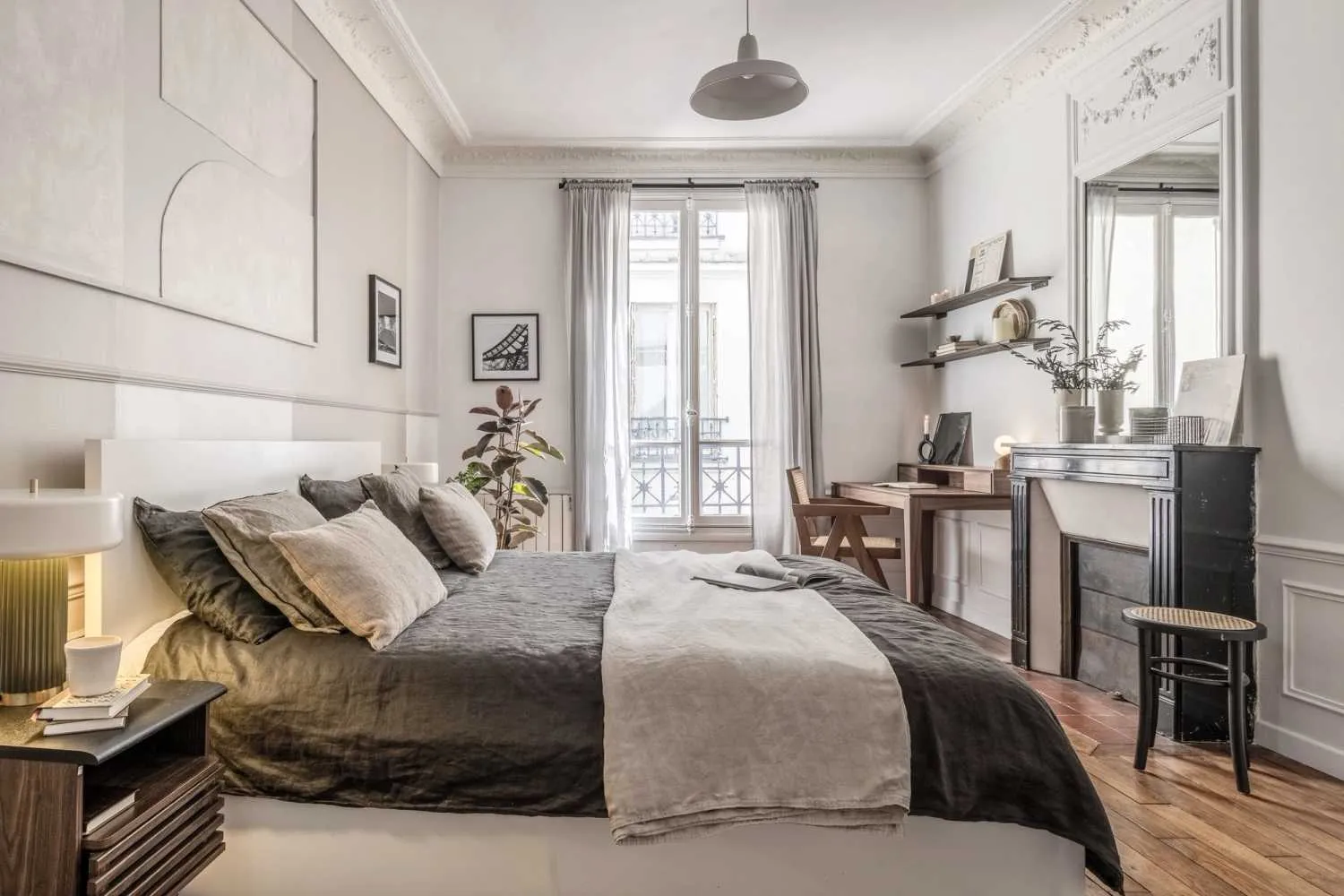 Spacious Parisian Flat With High-speed Fiber & Pro Workspace For Remote Work Success #2