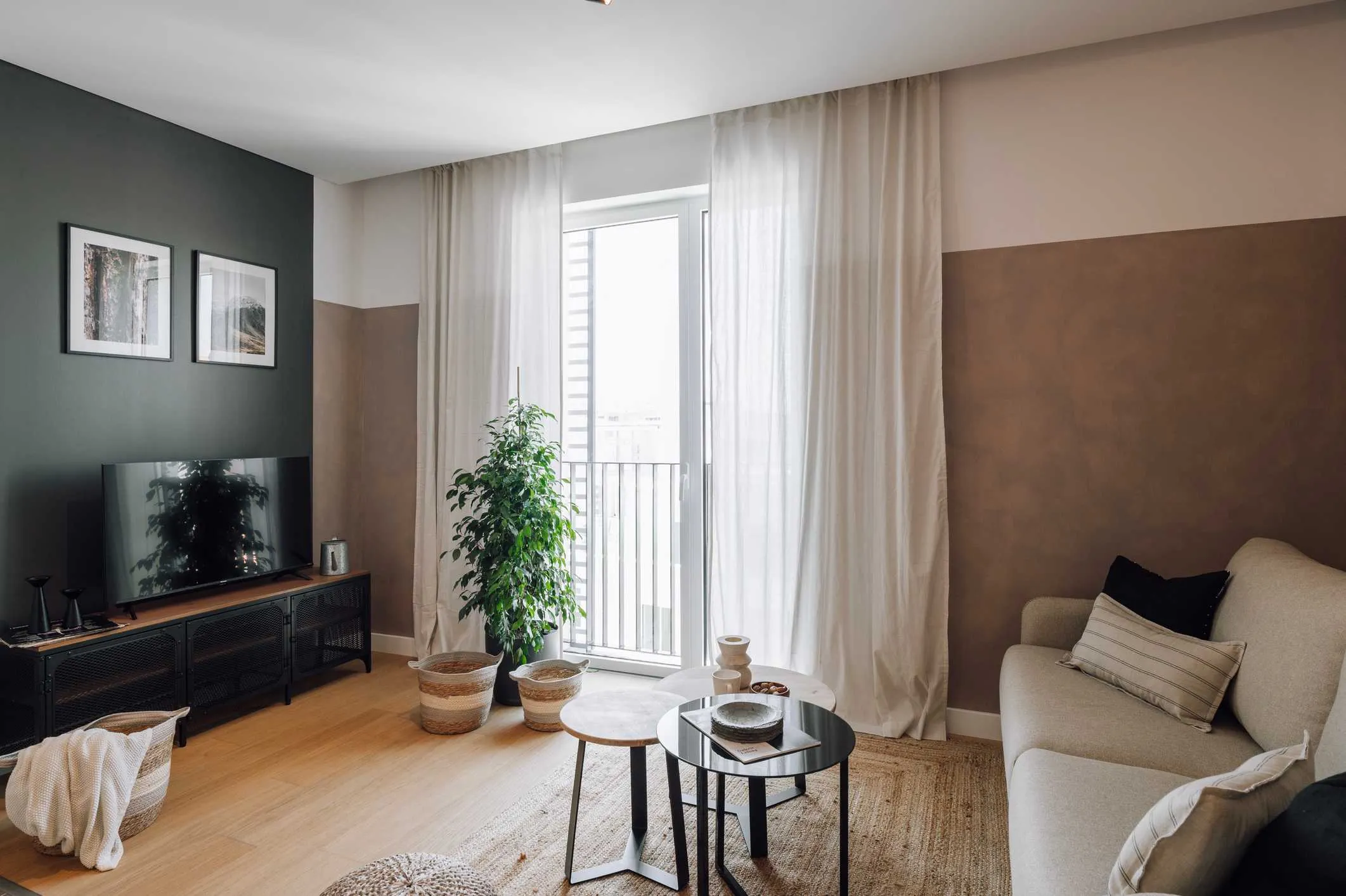 Contemporary Lisbon Flat With Ultra-fast Wifi & Dual Monitors For Digital Nomads #4