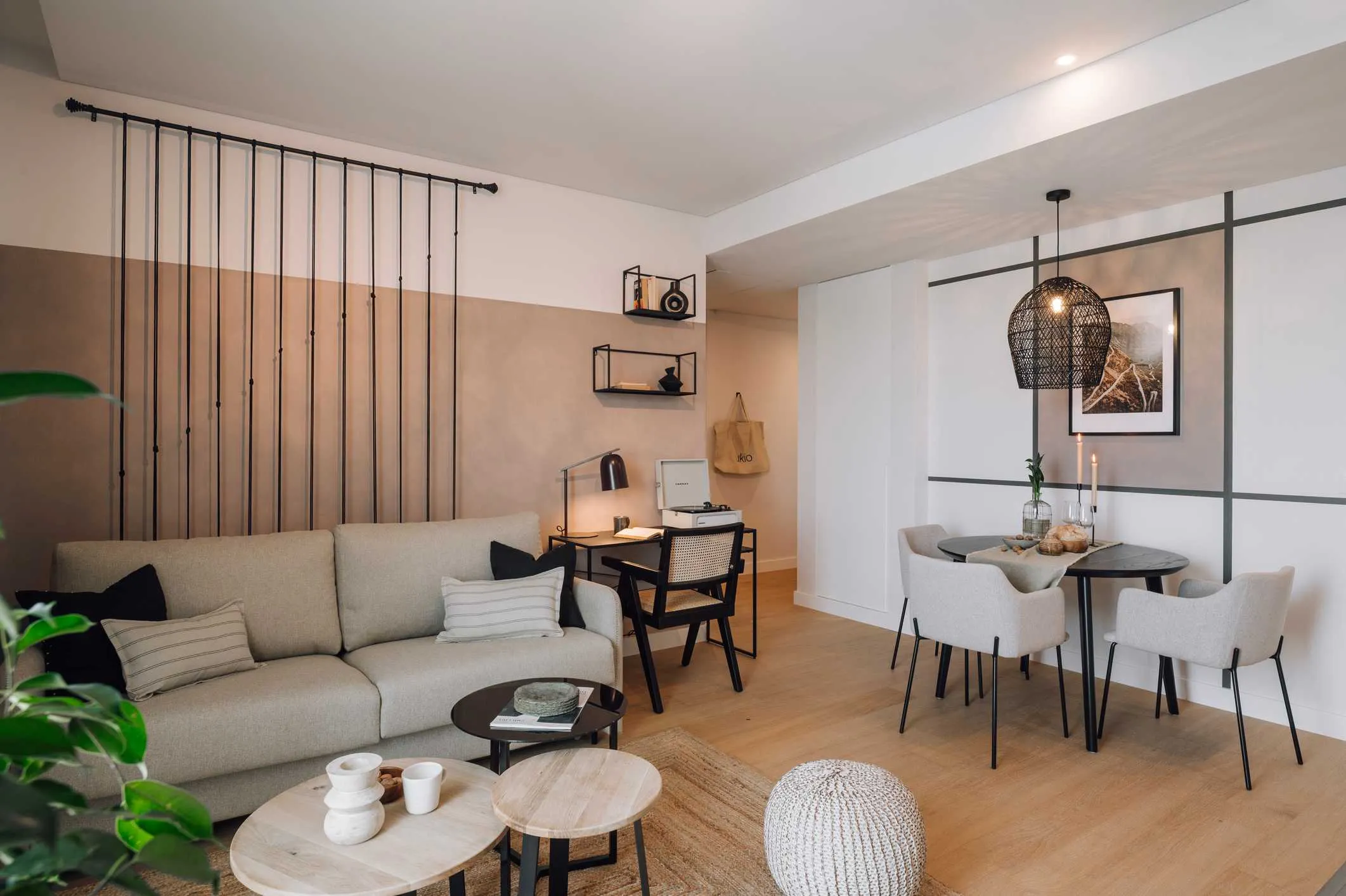 Contemporary Lisbon Flat With Ultra-fast Wifi & Dual Monitors For Digital Nomads #3