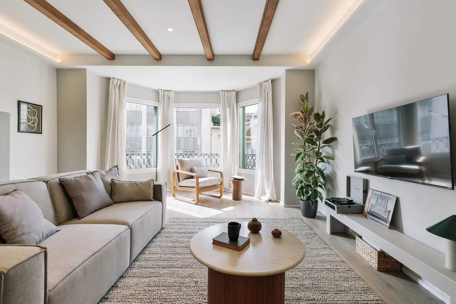 Luxurious 3-bed Flat With Ultra-fast Wifi & Pro Workspace In Barcelona #5