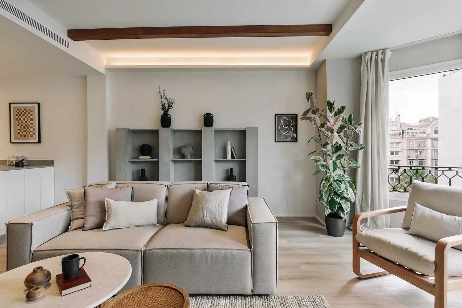 Luxurious 3-bed Flat With Ultra-fast Wifi & Pro Workspace In Barcelona #3