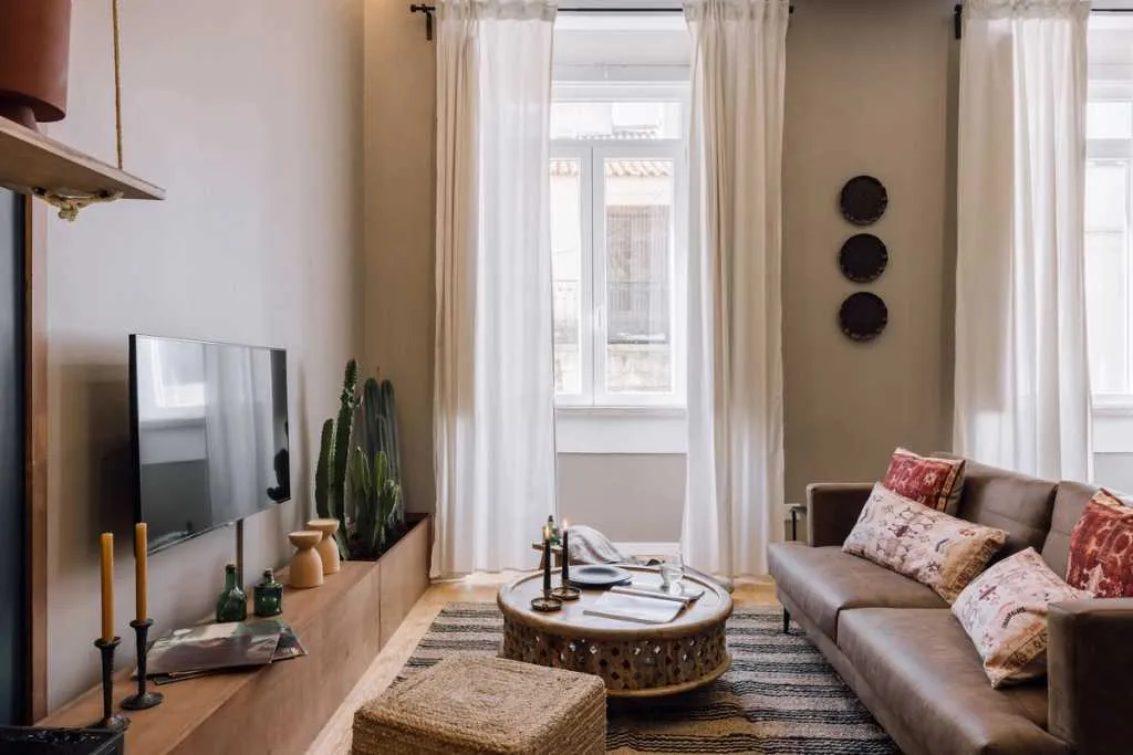 Modern Lisbon Apartment With High-speed Fiber, Pro Workstation & Chef's Kitchen #4