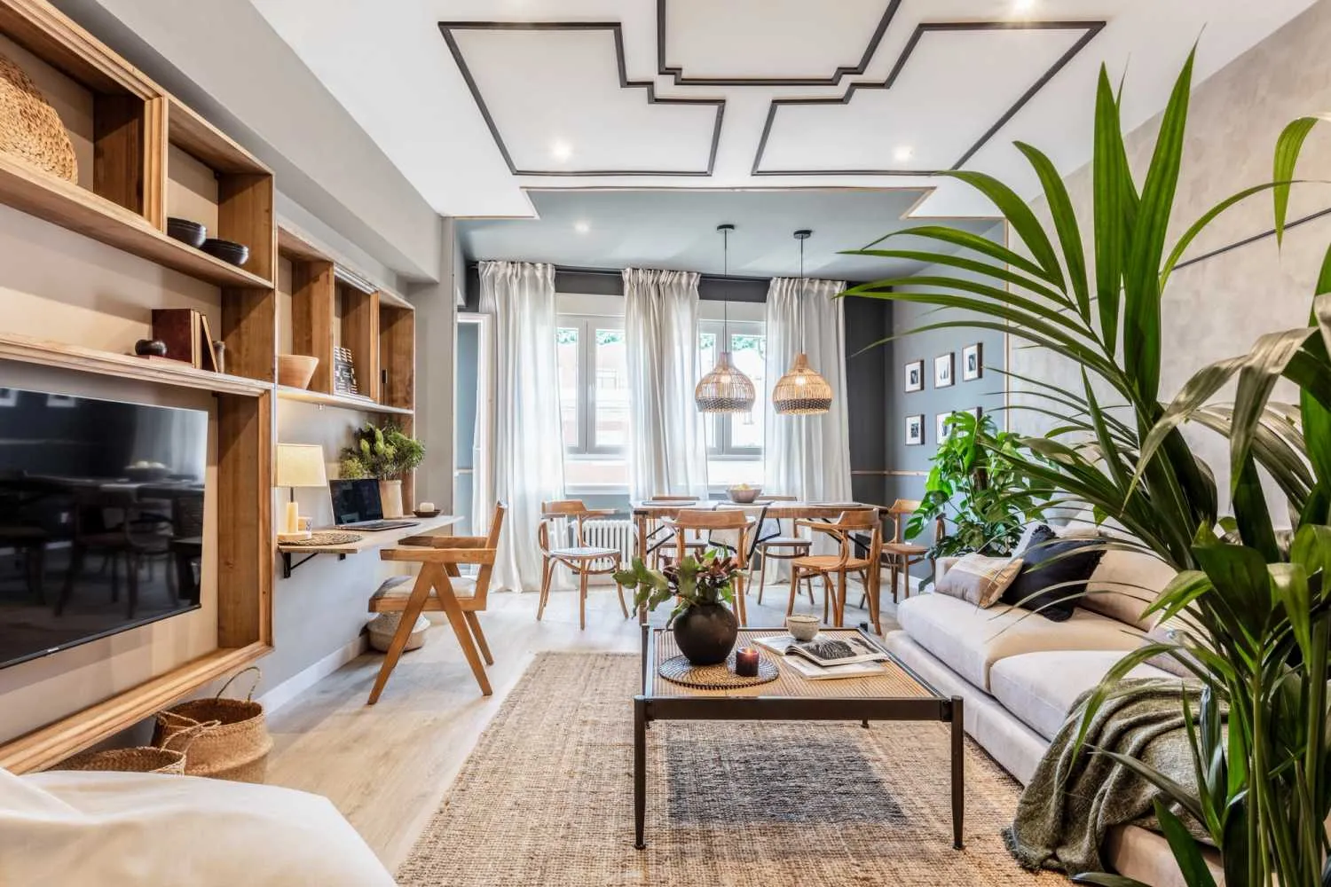 Spacious Madrid Flat With Ultra-fast Wifi & Dual Monitors For Remote Work Success #2
