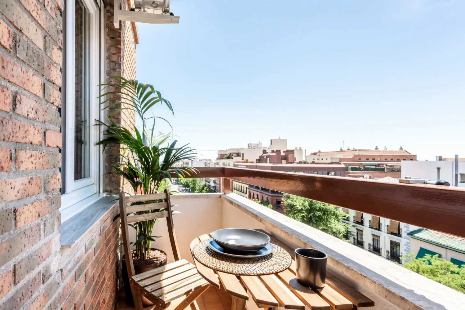 Spacious Madrid Flat With Ultra-fast Wifi & Dual Monitors For Remote Work Success #3
