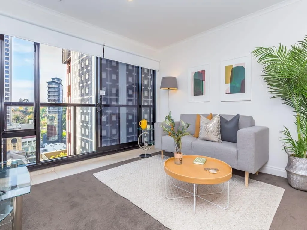Stylish 1br Auckland Flat - Work-ready Desk, Pool & Gym With City View