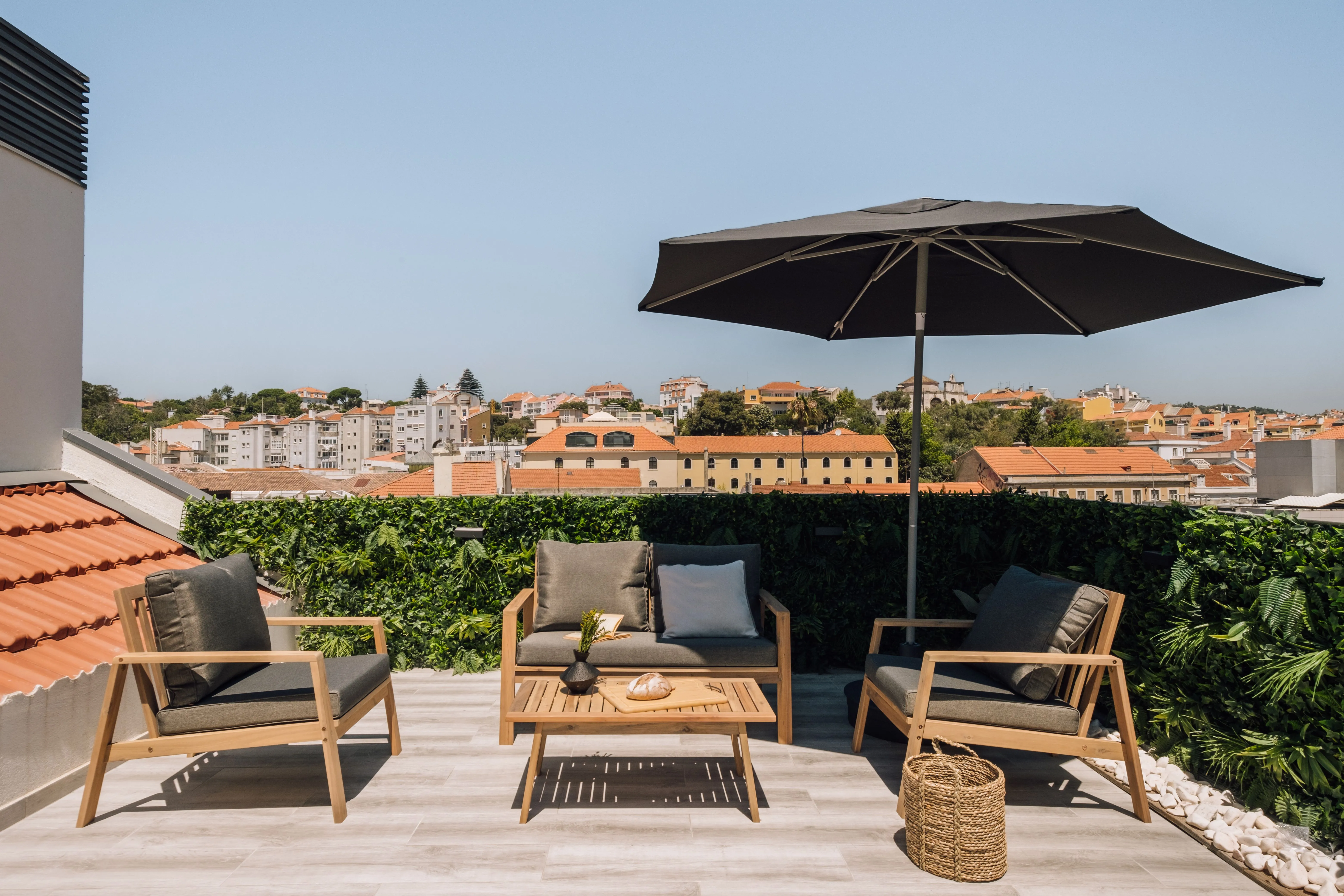 Spacious Lisbon Flat With Pro Audio & Hd Video Setup For Remote Work Success #4