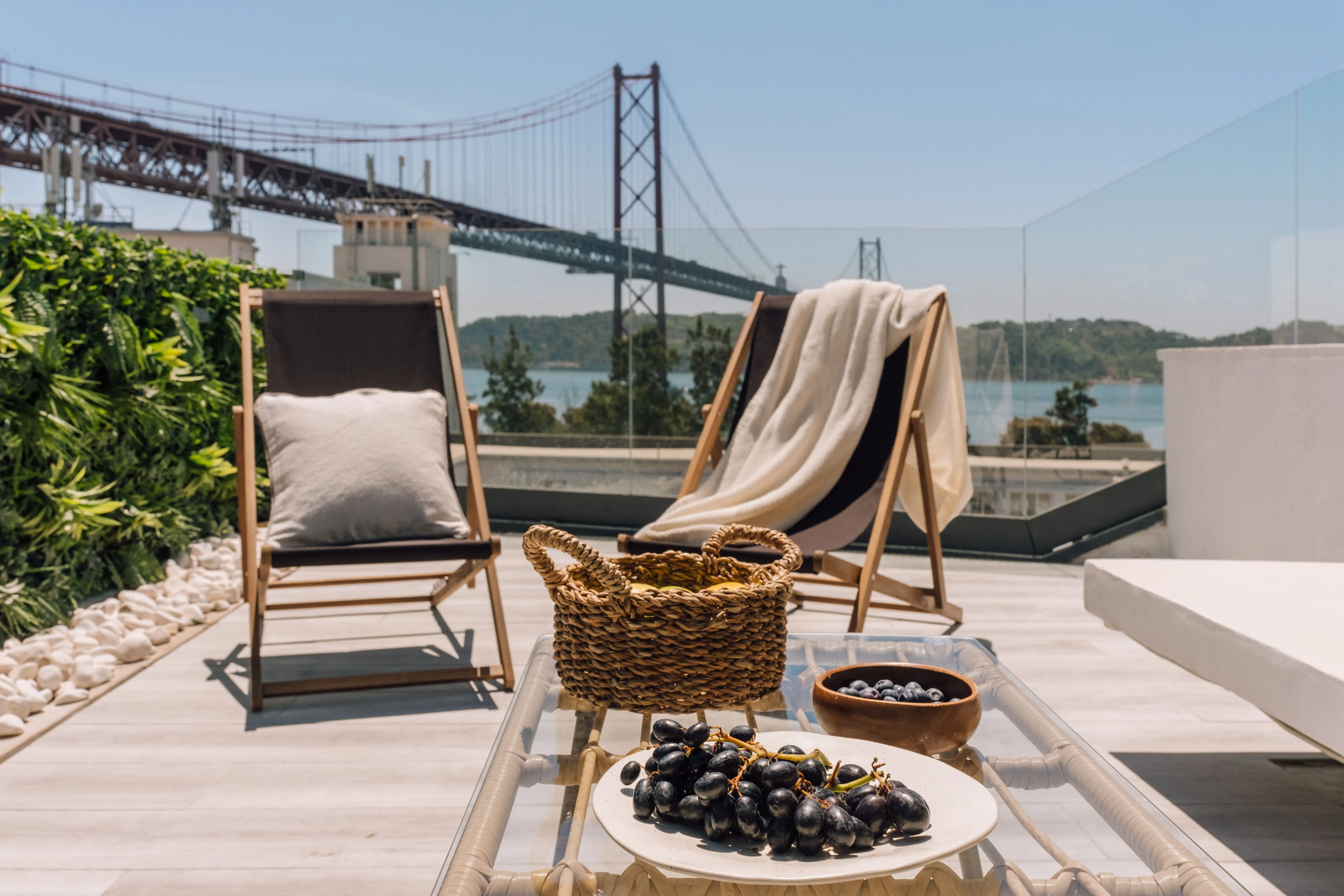 Spacious Lisbon Flat With Pro Audio & Hd Video Setup For Remote Work Success #3