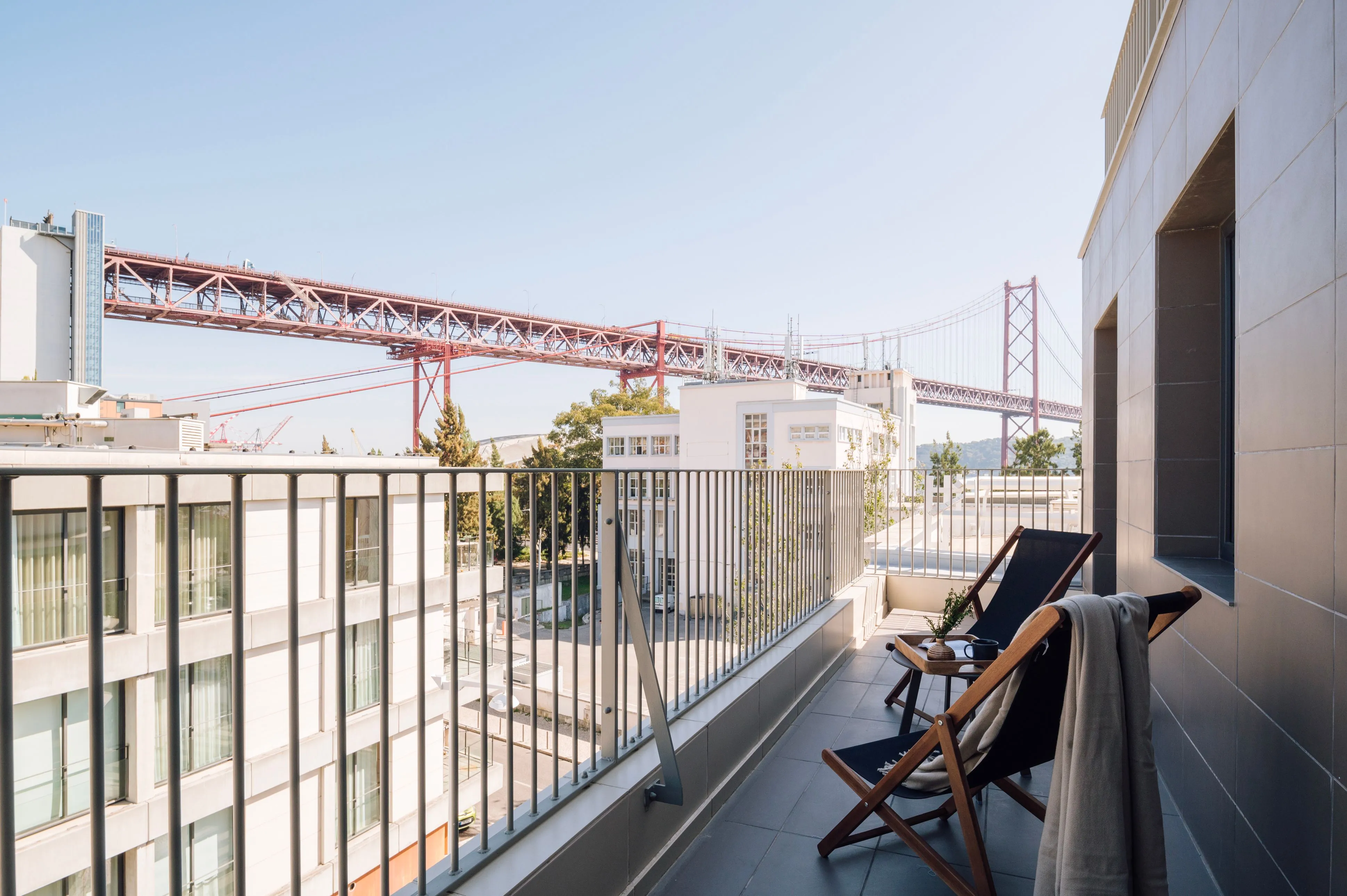 Spacious Lisbon Flat With Pro Audio & Hd Video Setup For Remote Work Success #5