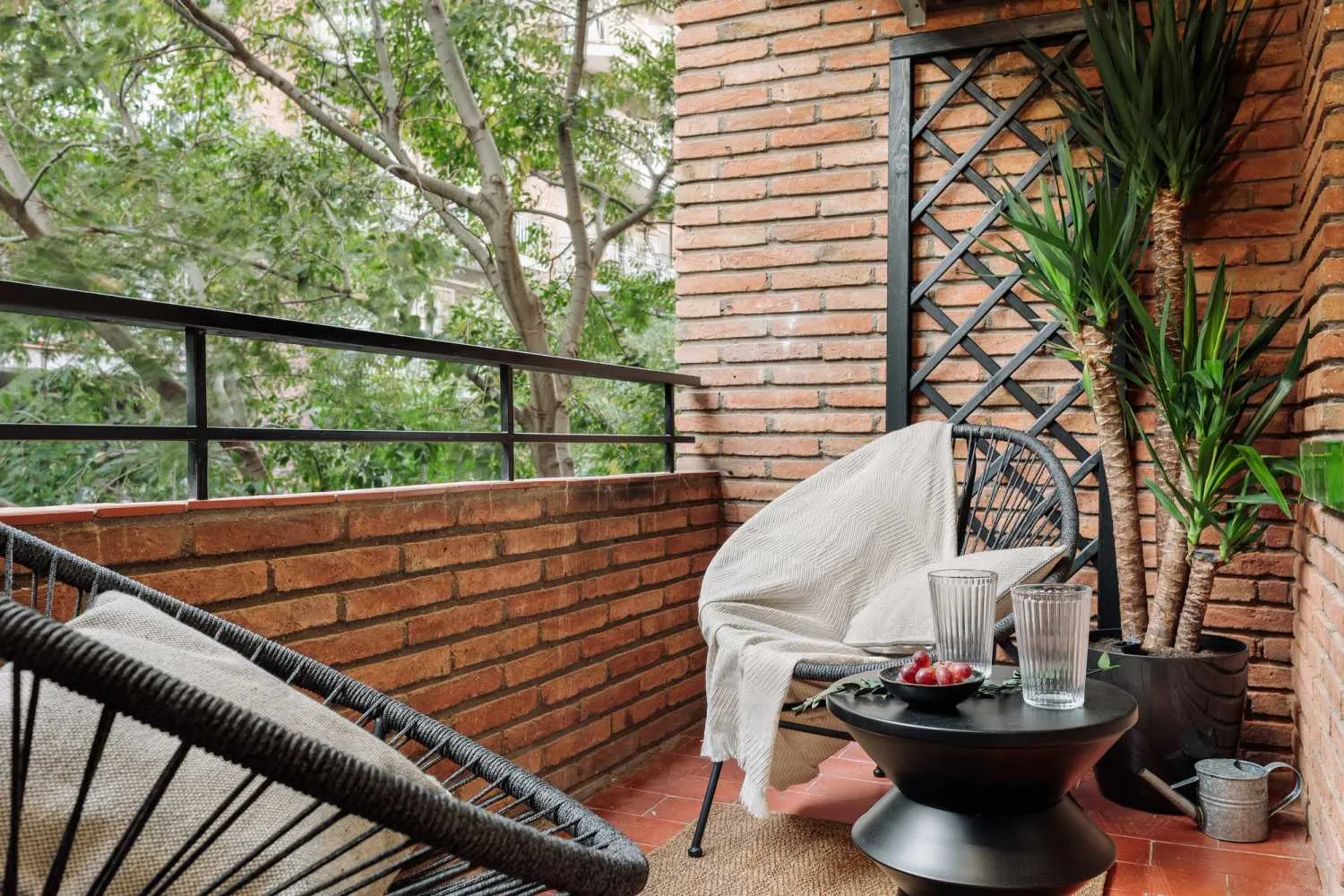 Distinctive Barcelona Flat With Pro Workstation & Gigabit Internet For Remote Productivity #4